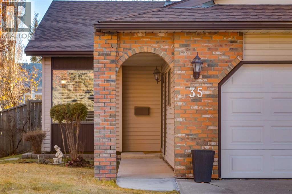 35 Woodstock Road Sw, Calgary, Alberta  T2W 5V8 - Photo 2 - A2280324