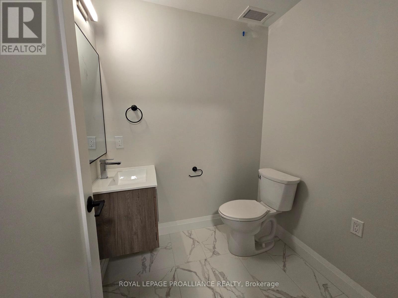 206 - 241 Front Street, Belleville, Ontario  K8N 2Z6 - Photo 4 - X12716808