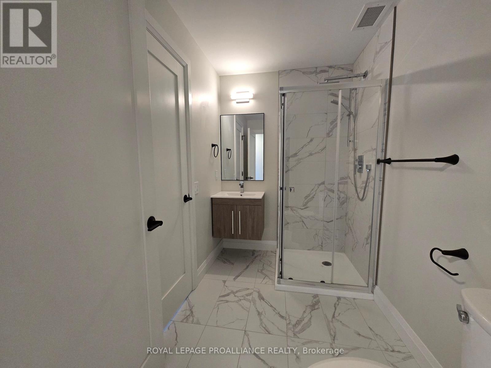 207 - 241 Front Street, Belleville, Ontario  K8N 2Z6 - Photo 3 - X12716872