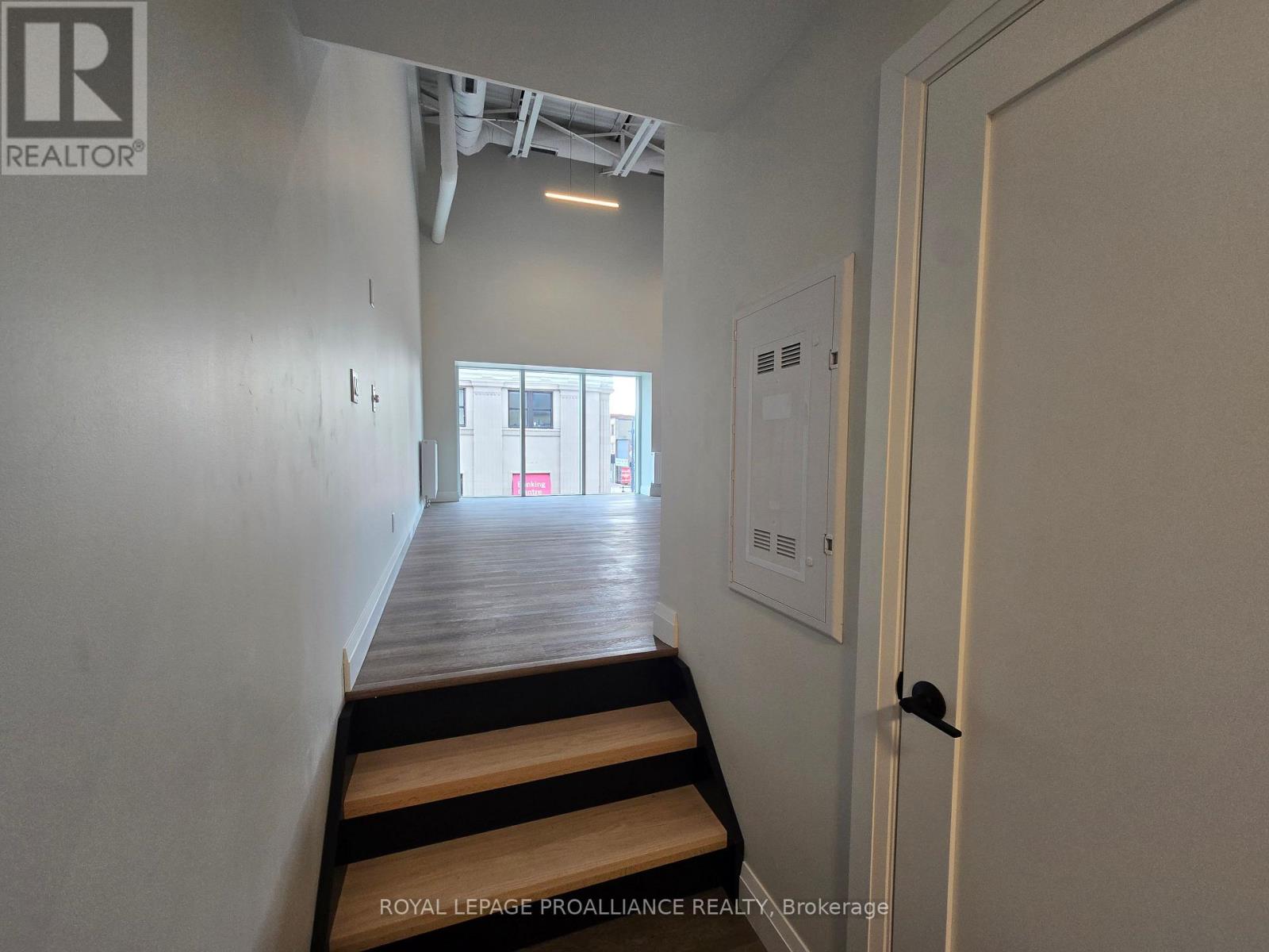 207 - 241 Front Street, Belleville, Ontario  K8N 2Z6 - Photo 6 - X12716872