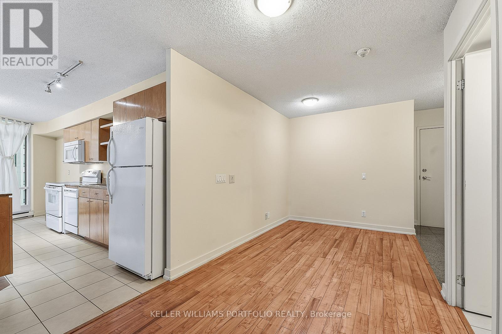 810 - 361 Front Street W, Toronto, Ontario  M5V 3R5 - Photo 10 - C12716734