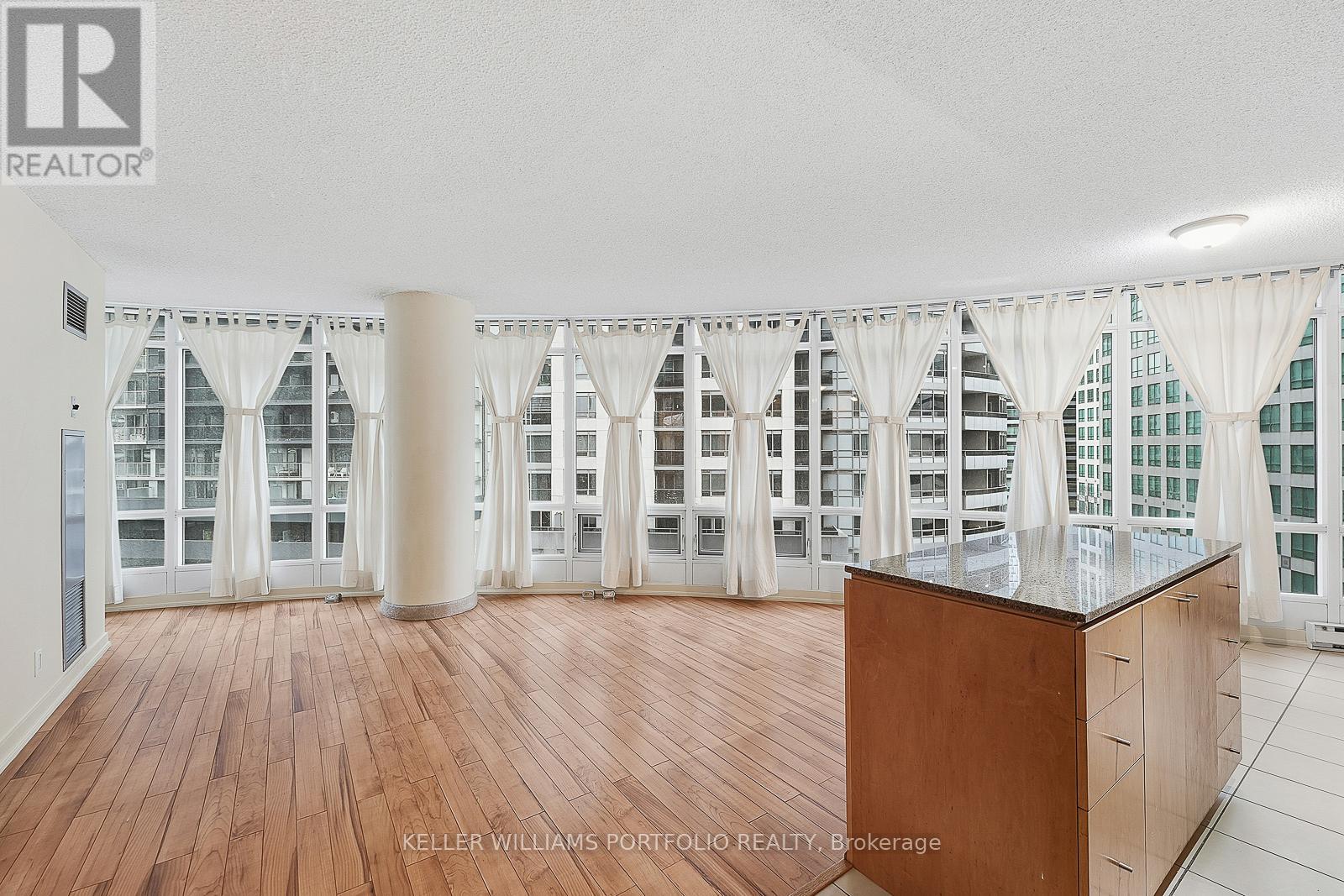 810 - 361 Front Street W, Toronto, Ontario  M5V 3R5 - Photo 12 - C12716734