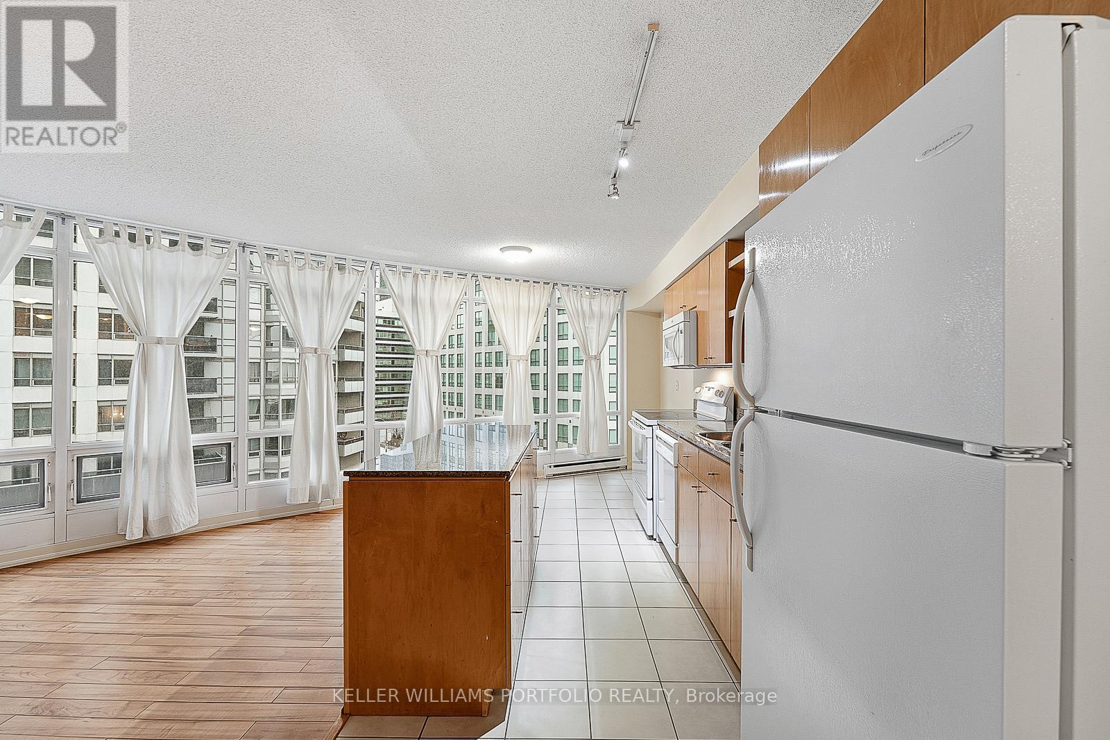 810 - 361 Front Street W, Toronto, Ontario  M5V 3R5 - Photo 13 - C12716734