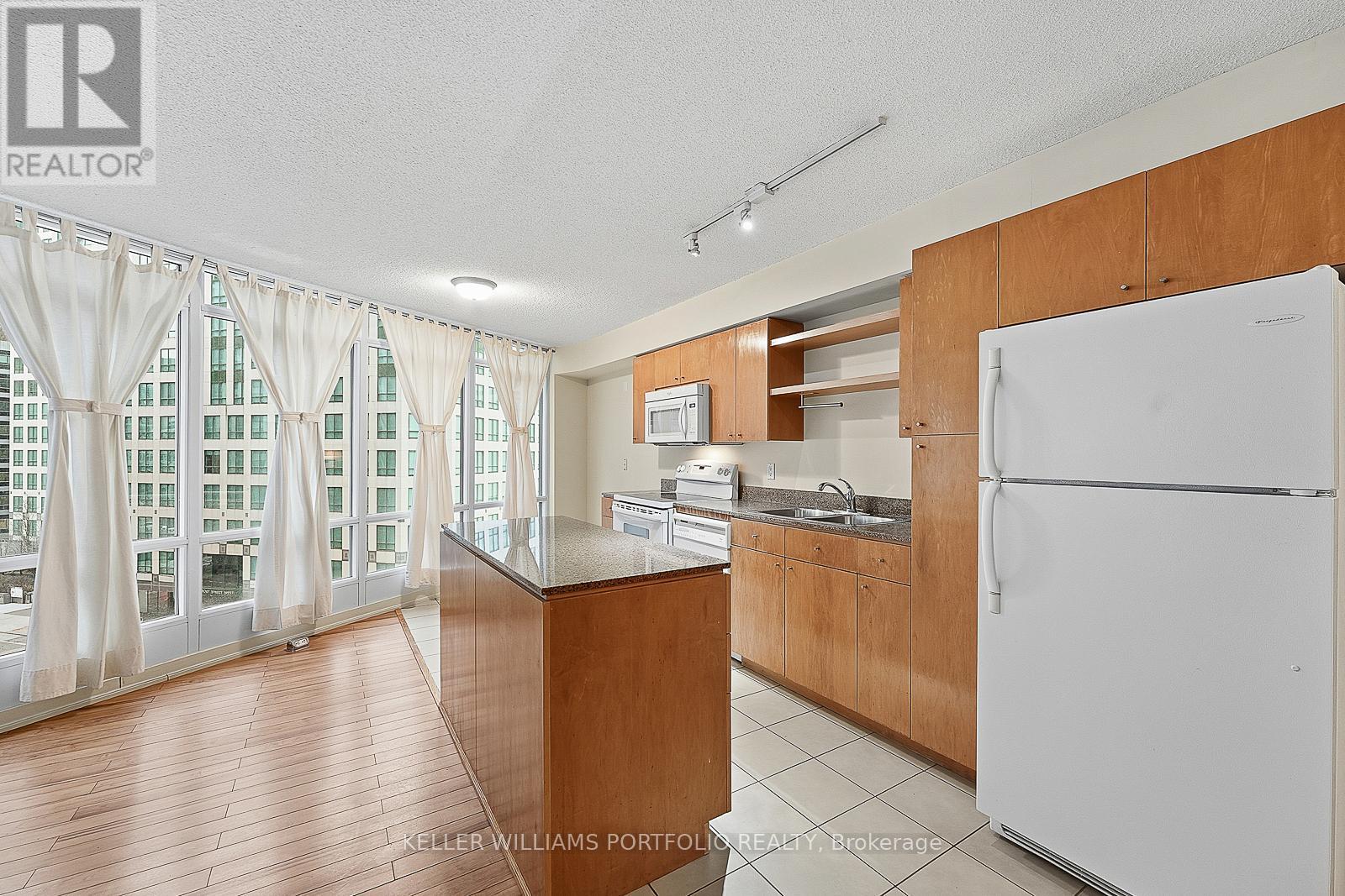 810 - 361 Front Street W, Toronto, Ontario  M5V 3R5 - Photo 14 - C12716734