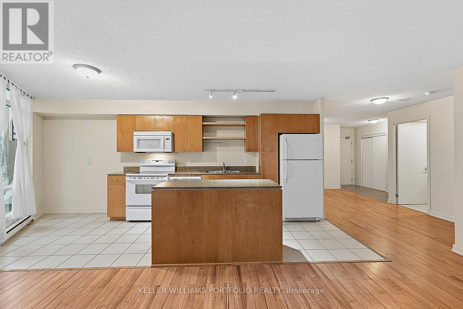 810 - 361 Front Street W, Toronto, Ontario  M5V 3R5 - Photo 15 - C12716734