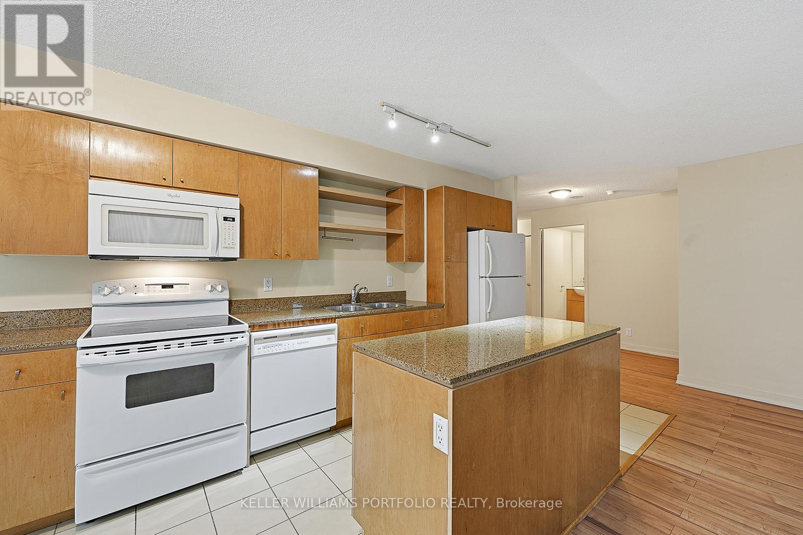 810 - 361 Front Street W, Toronto, Ontario  M5V 3R5 - Photo 16 - C12716734