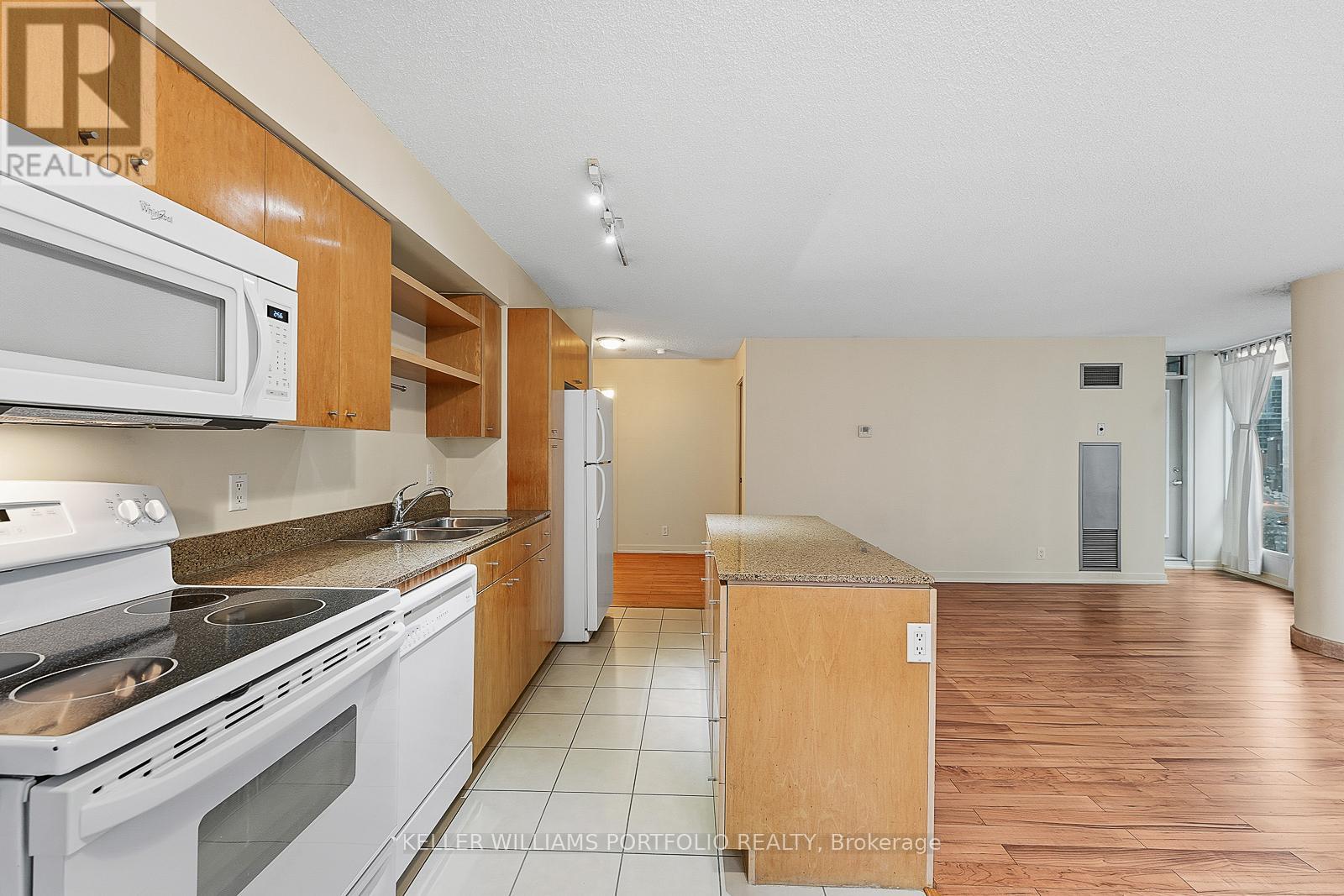 810 - 361 Front Street W, Toronto, Ontario  M5V 3R5 - Photo 17 - C12716734