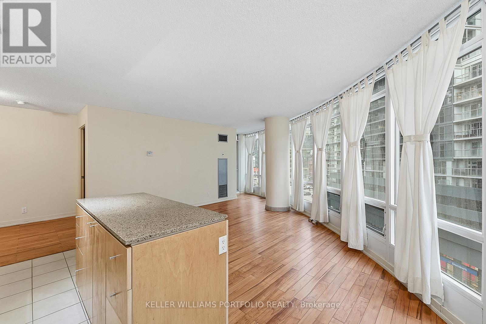 810 - 361 Front Street W, Toronto, Ontario  M5V 3R5 - Photo 18 - C12716734