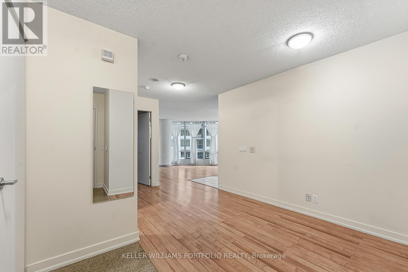 810 - 361 Front Street W, Toronto, Ontario  M5V 3R5 - Photo 2 - C12716734