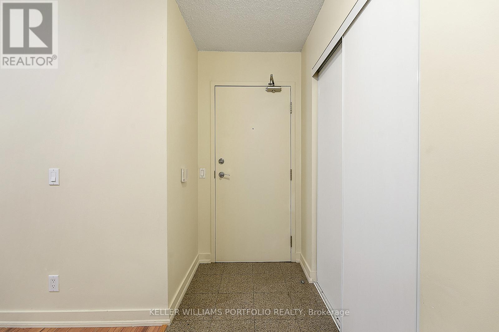 810 - 361 Front Street W, Toronto, Ontario  M5V 3R5 - Photo 3 - C12716734