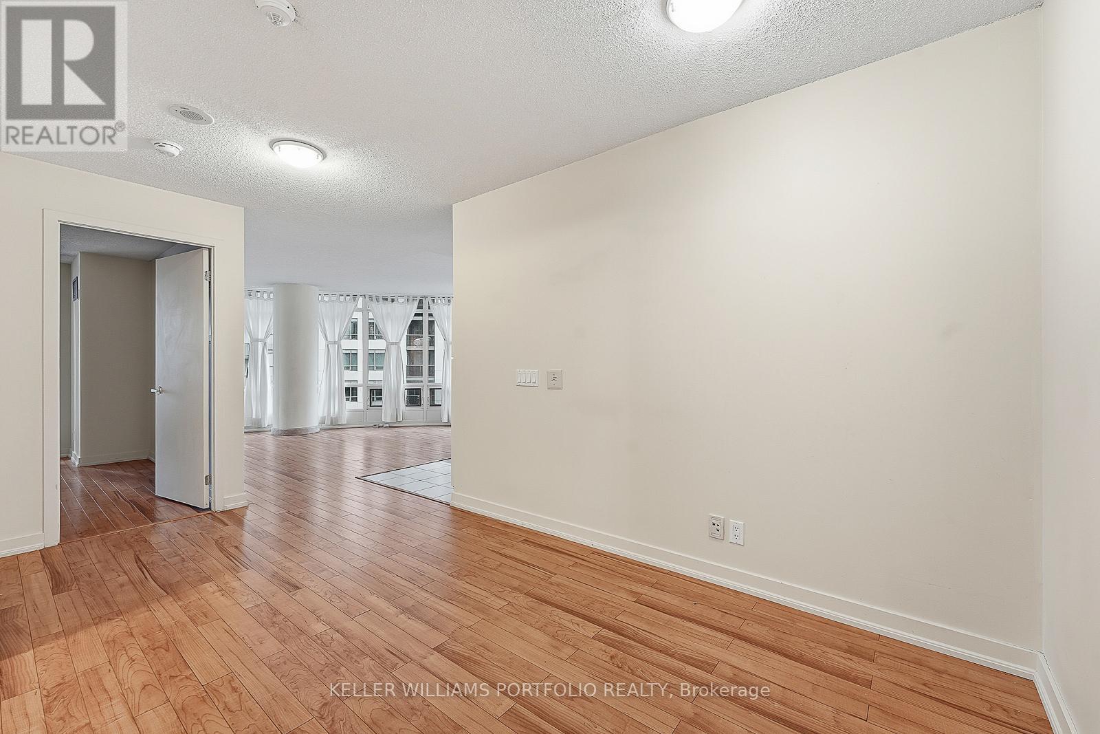 810 - 361 Front Street W, Toronto, Ontario  M5V 3R5 - Photo 5 - C12716734