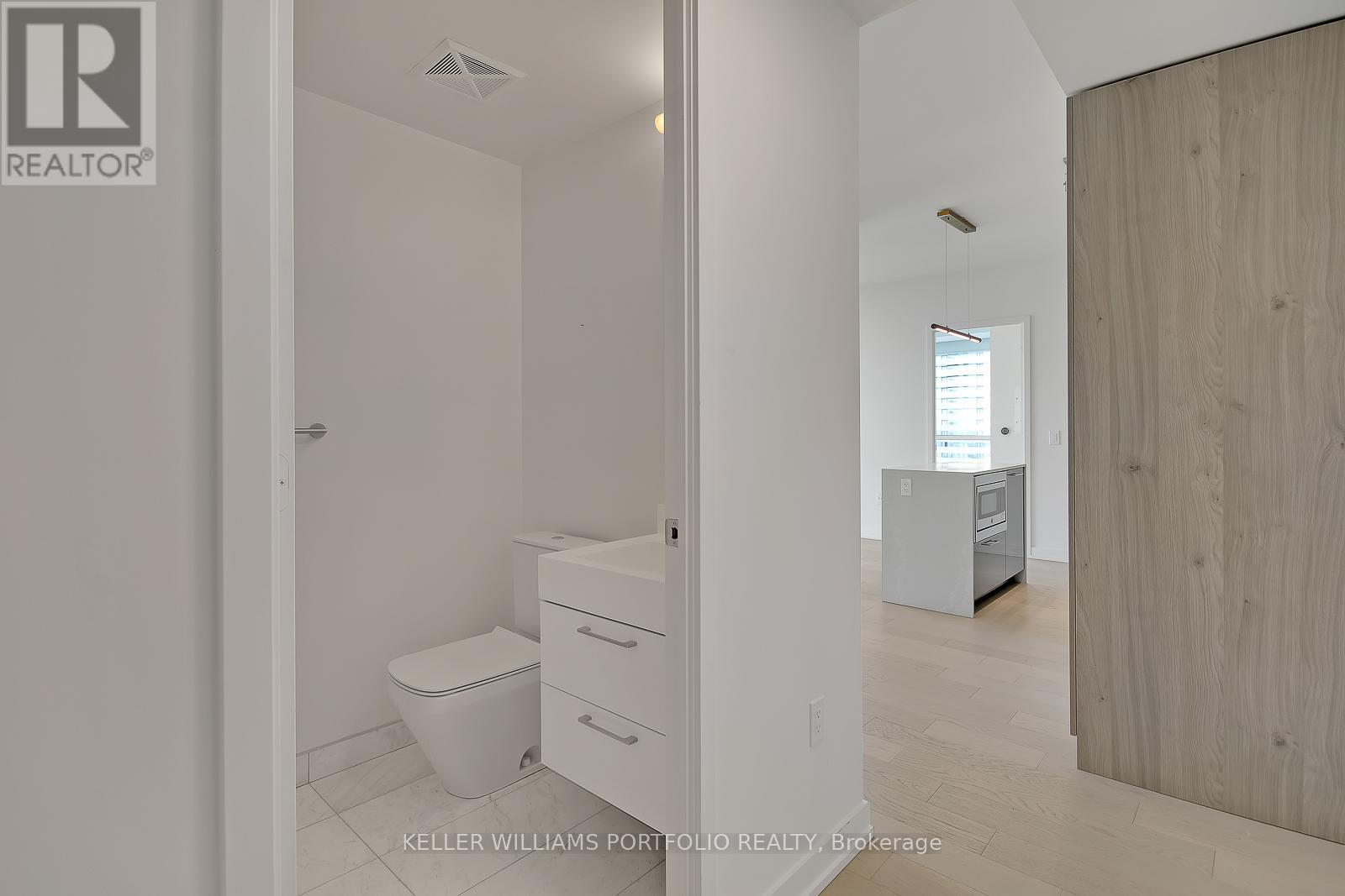 4811 - 1 Yorkville Avenue, Toronto, Ontario  M4W 0B1 - Photo 4 - C12716740