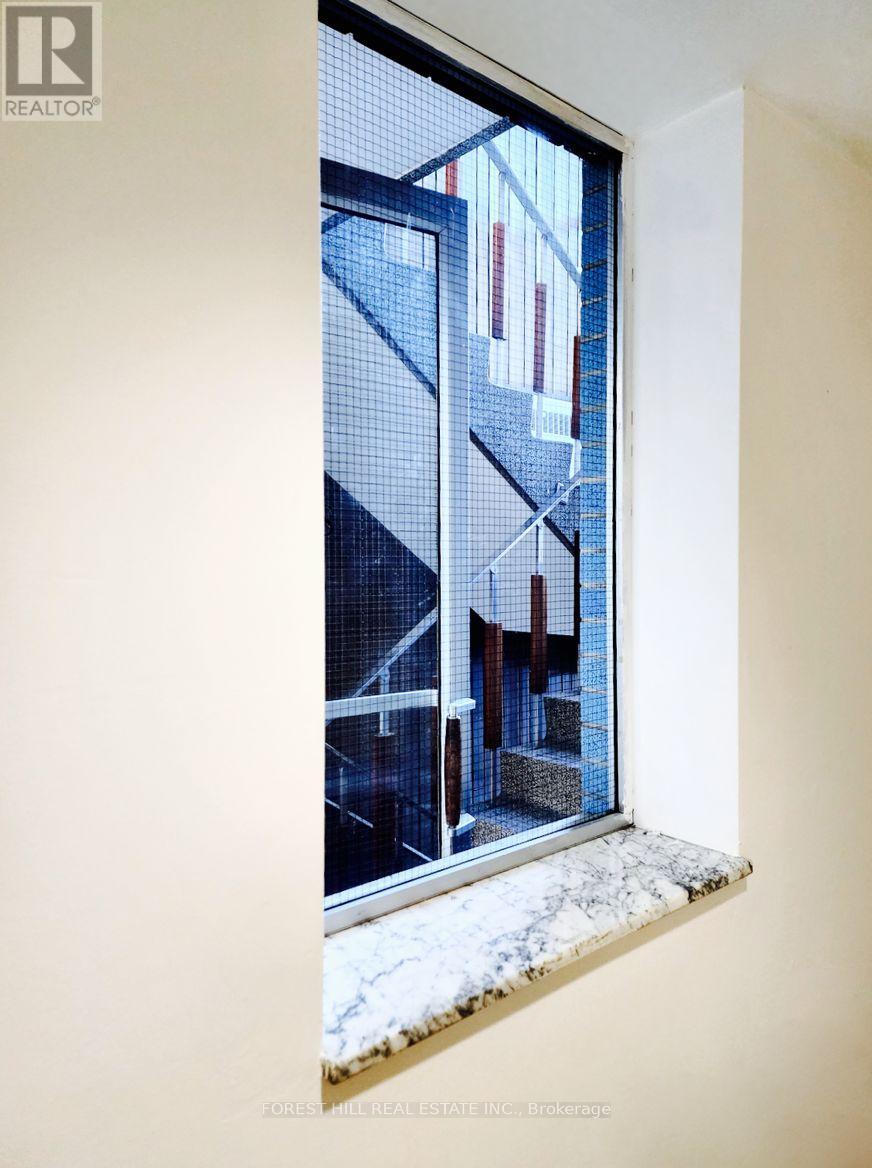 200 - 226 Bathurst Street, Toronto, Ontario  M5T 2R9 - Photo 13 - C12716920