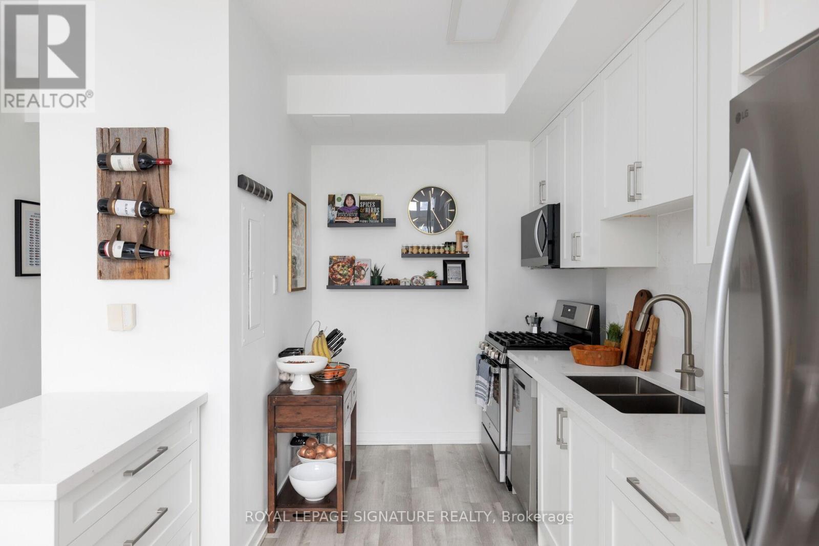 717 - 1 Shaw Street, Toronto, Ontario  M6K 0A1 - Photo 10 - C12716922