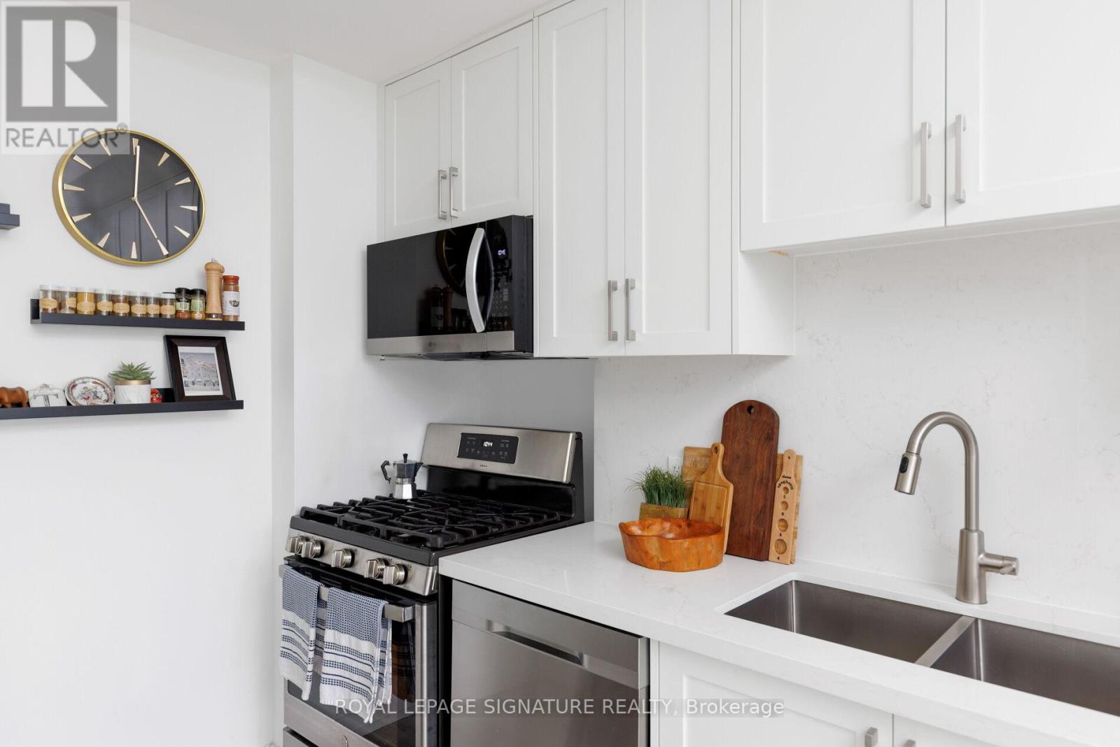 717 - 1 Shaw Street, Toronto, Ontario  M6K 0A1 - Photo 11 - C12716922