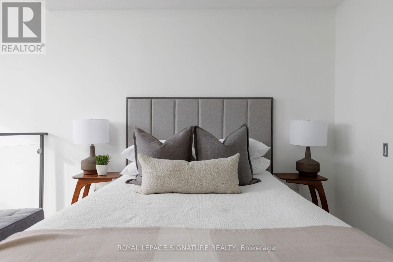 717 - 1 Shaw Street, Toronto, Ontario  M6K 0A1 - Photo 31 - C12716922