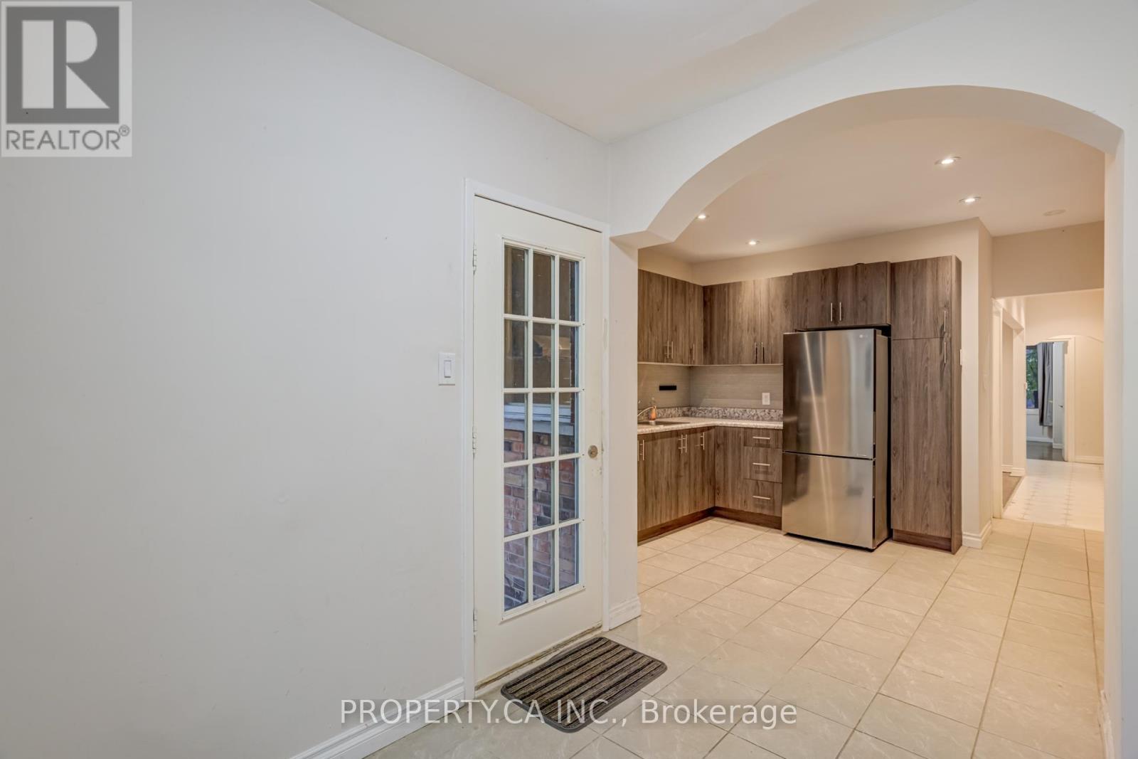 Main - 238 Saint Clarens Avenue, Toronto, Ontario  M6H 3W3 - Photo 4 - C12716946