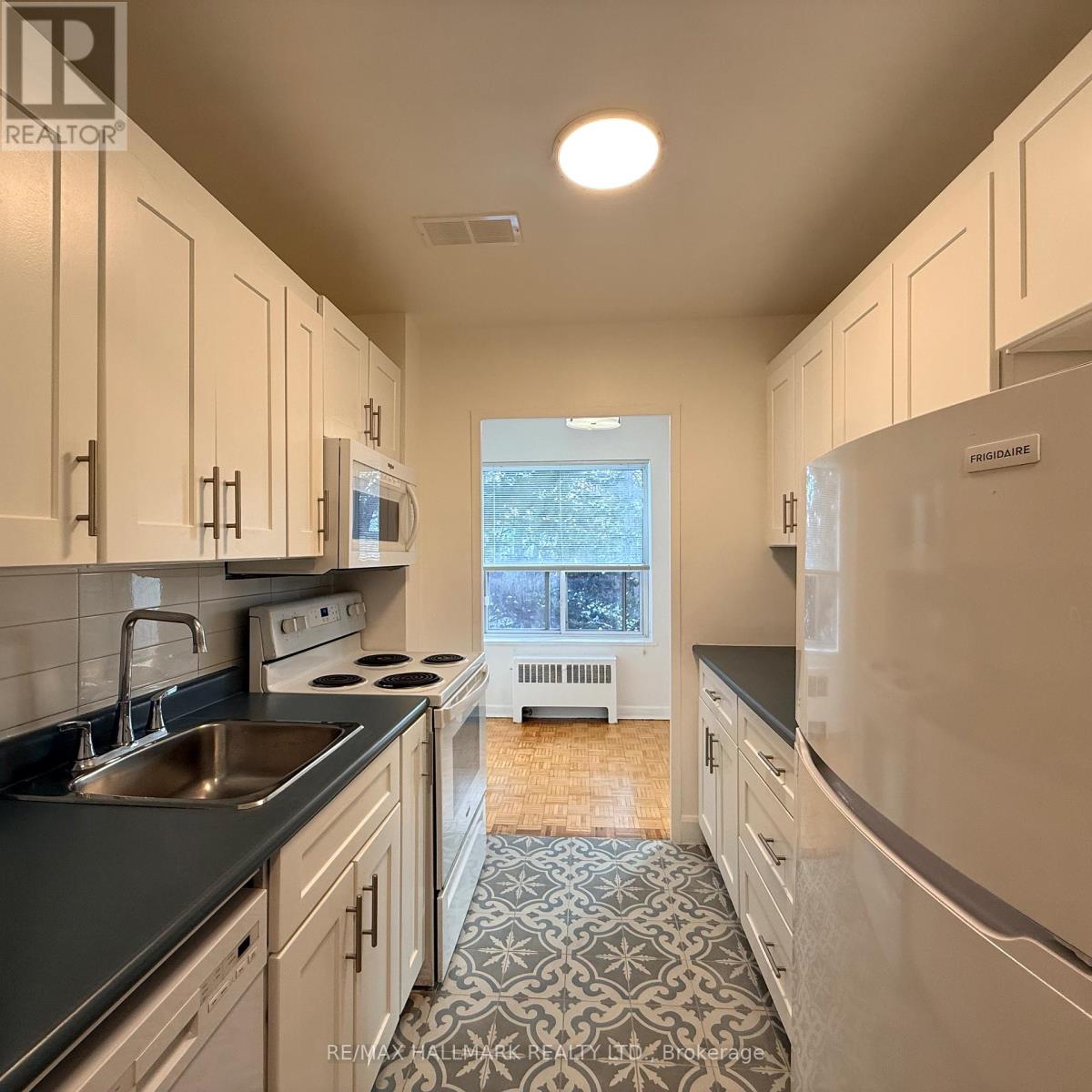 208 - 28 Upper Canada Drive, Toronto, Ontario  M2P 1R9 - Photo 2 - C12717020