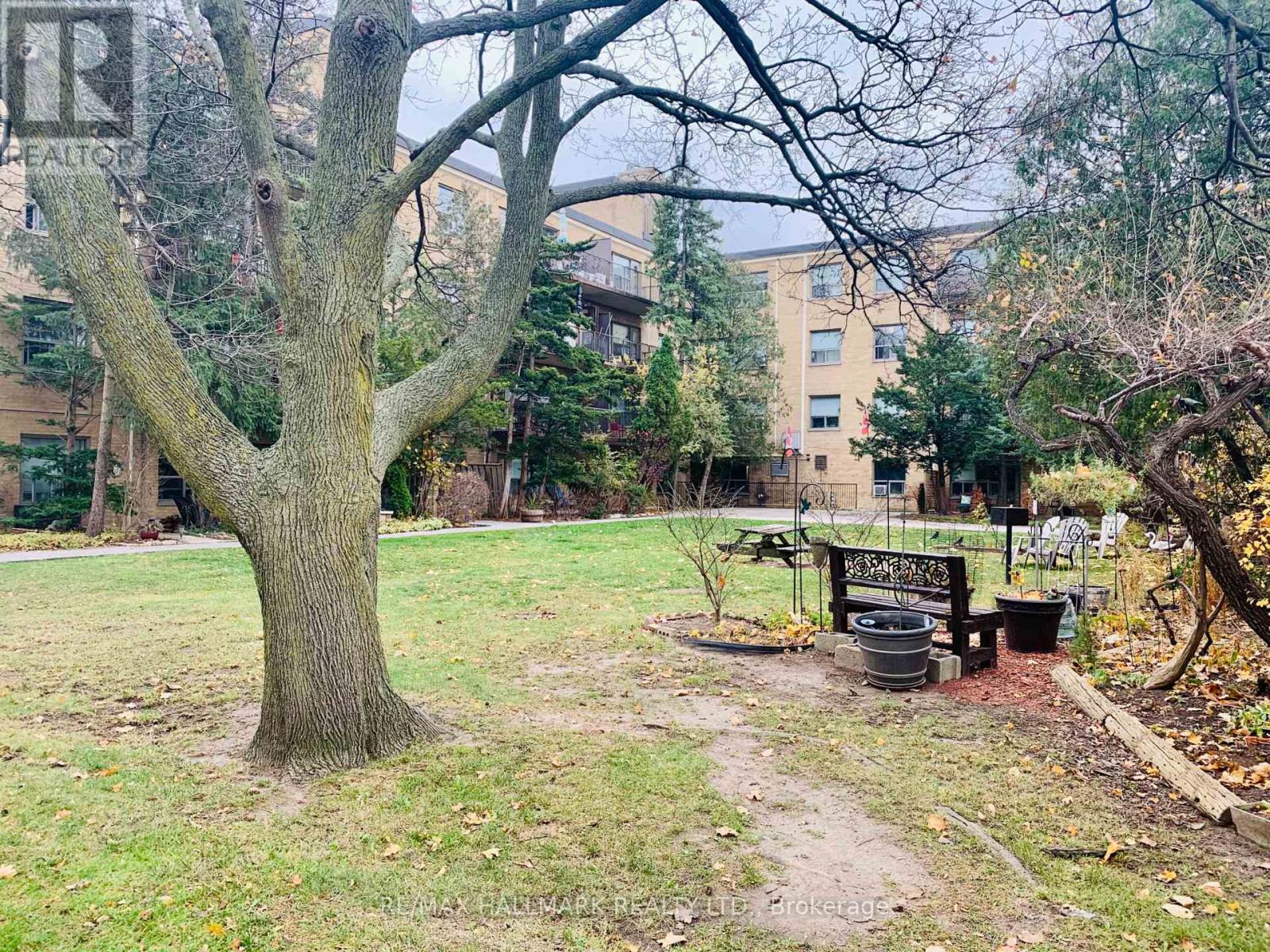 208 - 28 Upper Canada Drive, Toronto, Ontario  M2P 1R9 - Photo 7 - C12717020