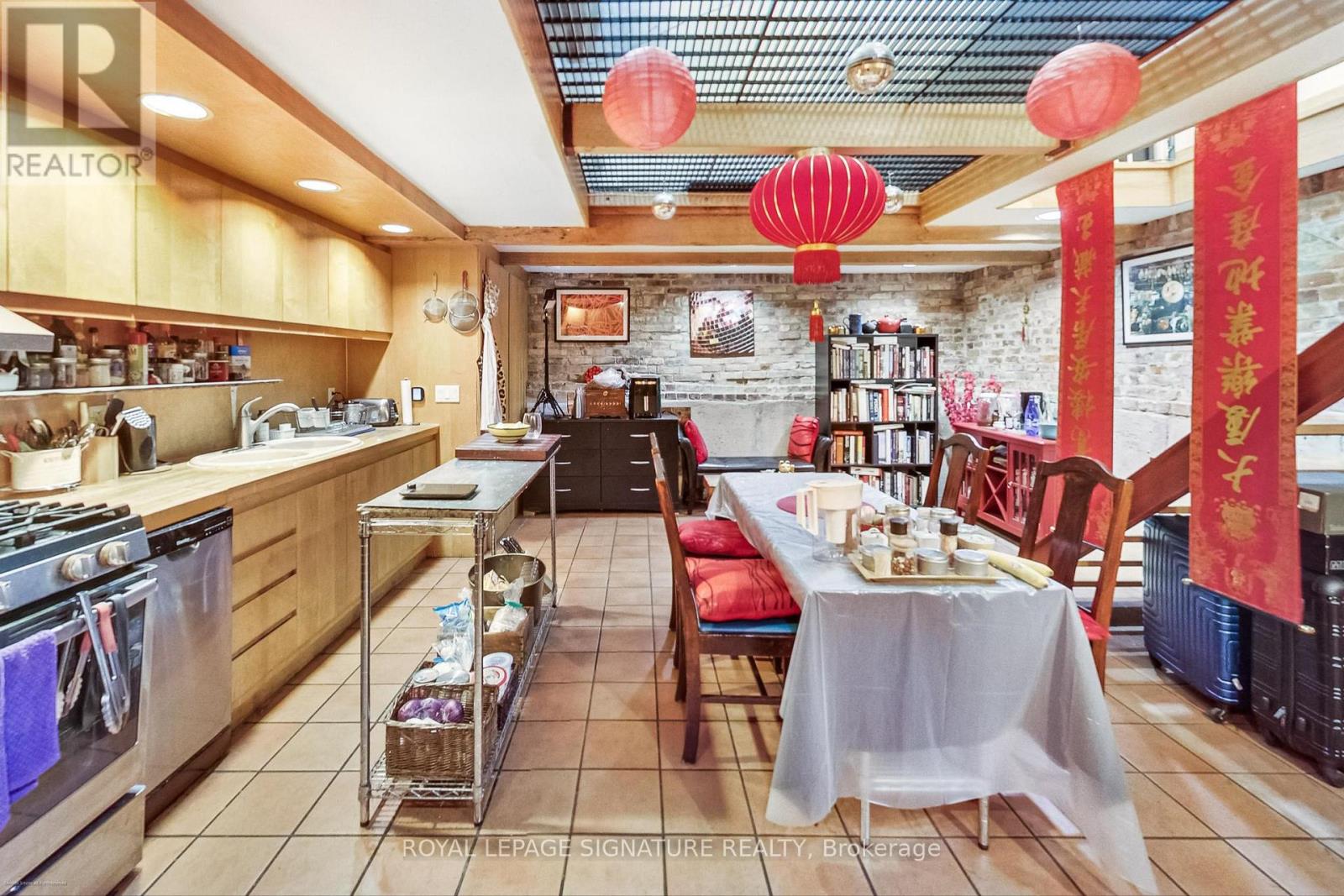 Main - 6 Littlehayes Lane, Toronto, Ontario  M5T 1L8 - Photo 10 - C12717034