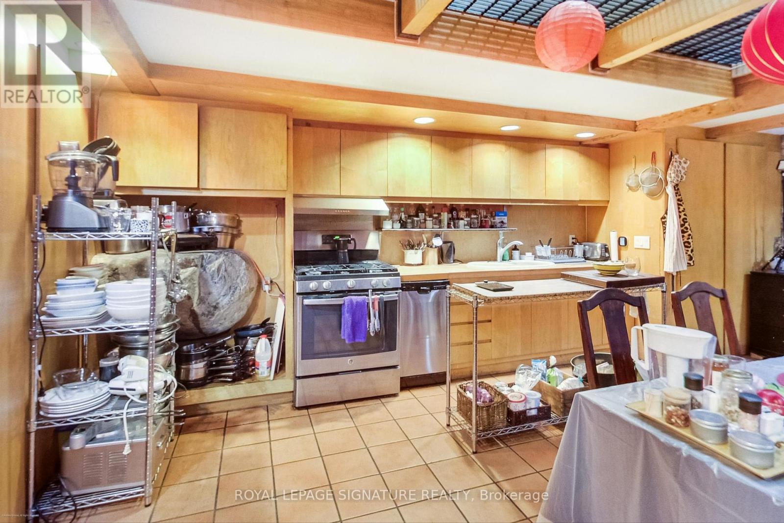 Main - 6 Littlehayes Lane, Toronto, Ontario  M5T 1L8 - Photo 11 - C12717034