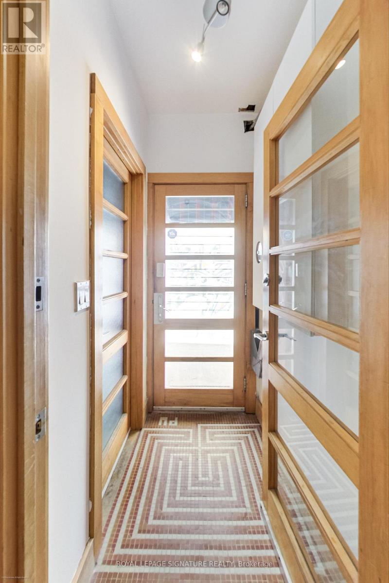 Main - 6 Littlehayes Lane, Toronto, Ontario  M5T 1L8 - Photo 12 - C12717034