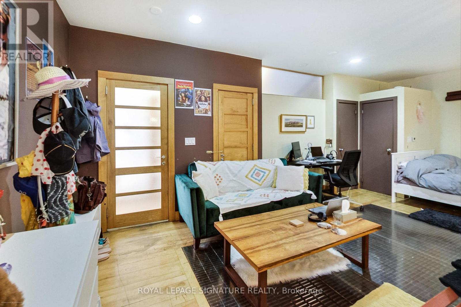 Main - 6 Littlehayes Lane, Toronto, Ontario  M5T 1L8 - Photo 2 - C12717034
