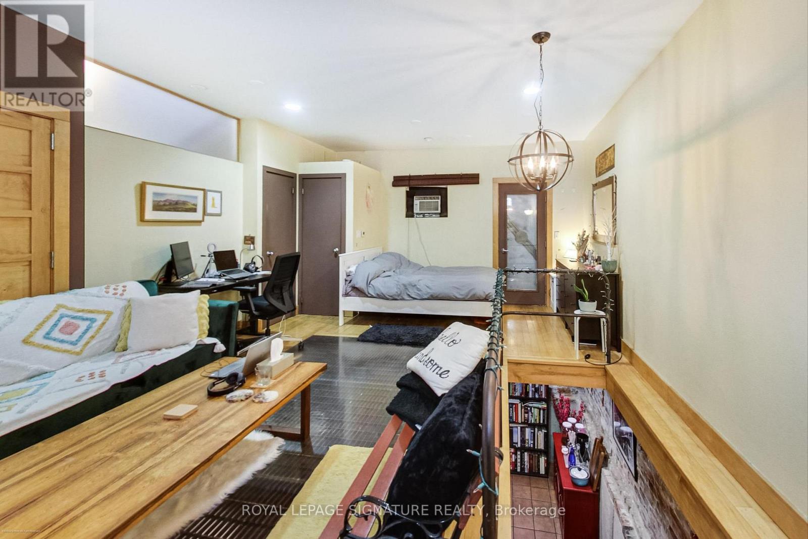 Main - 6 Littlehayes Lane, Toronto, Ontario  M5T 1L8 - Photo 4 - C12717034