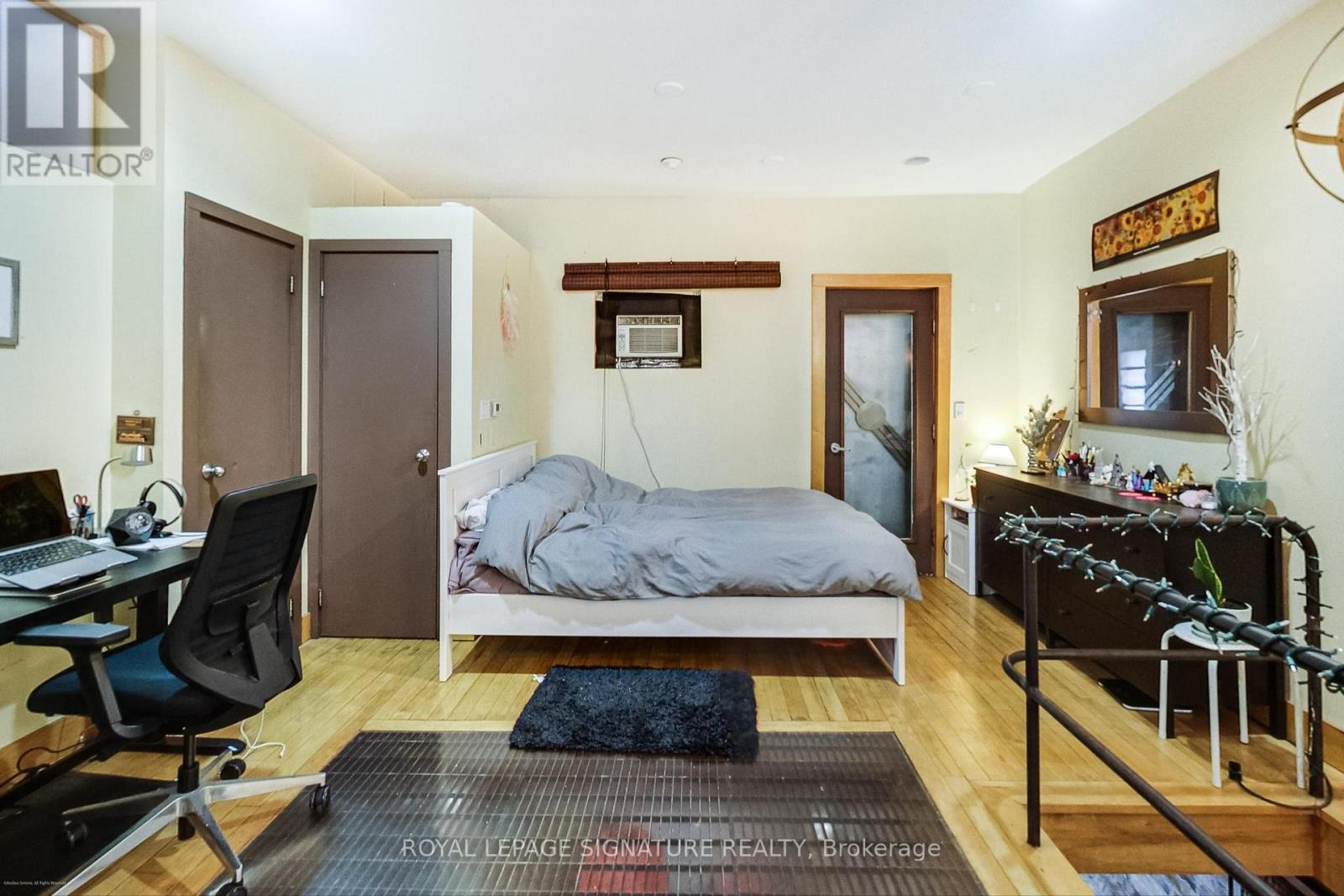 Main - 6 Littlehayes Lane, Toronto, Ontario  M5T 1L8 - Photo 5 - C12717034