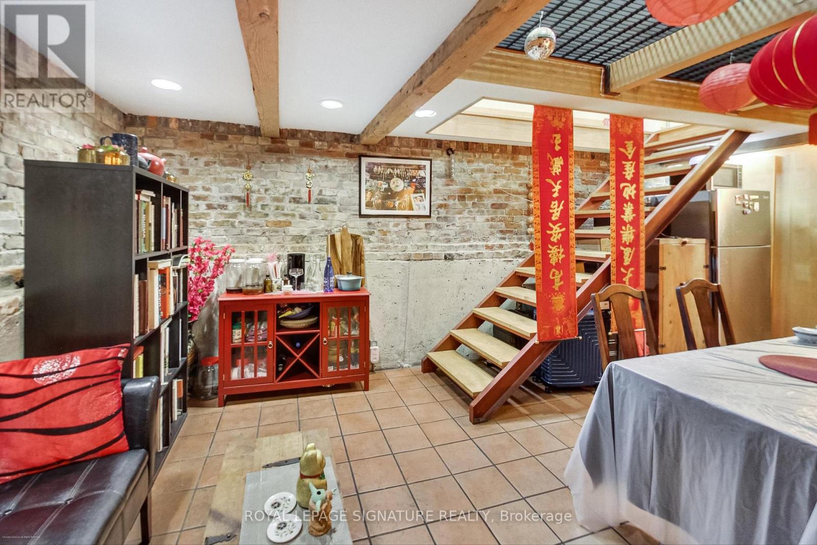 Main - 6 Littlehayes Lane, Toronto, Ontario  M5T 1L8 - Photo 8 - C12717034