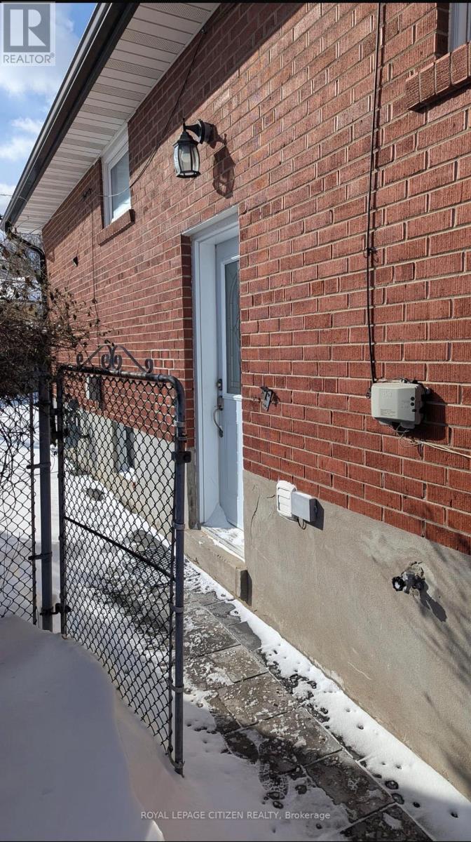 Bsmt - 32 Packard Boulevard, Toronto, Ontario  M1P 4K1 - Photo 3 - E12716730