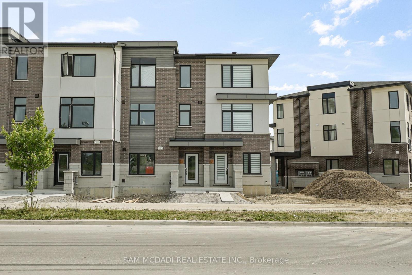 601 - 1695 Dersan Street, Pickering, Ontario  L1X 0S9 - Photo 2 - E12716816