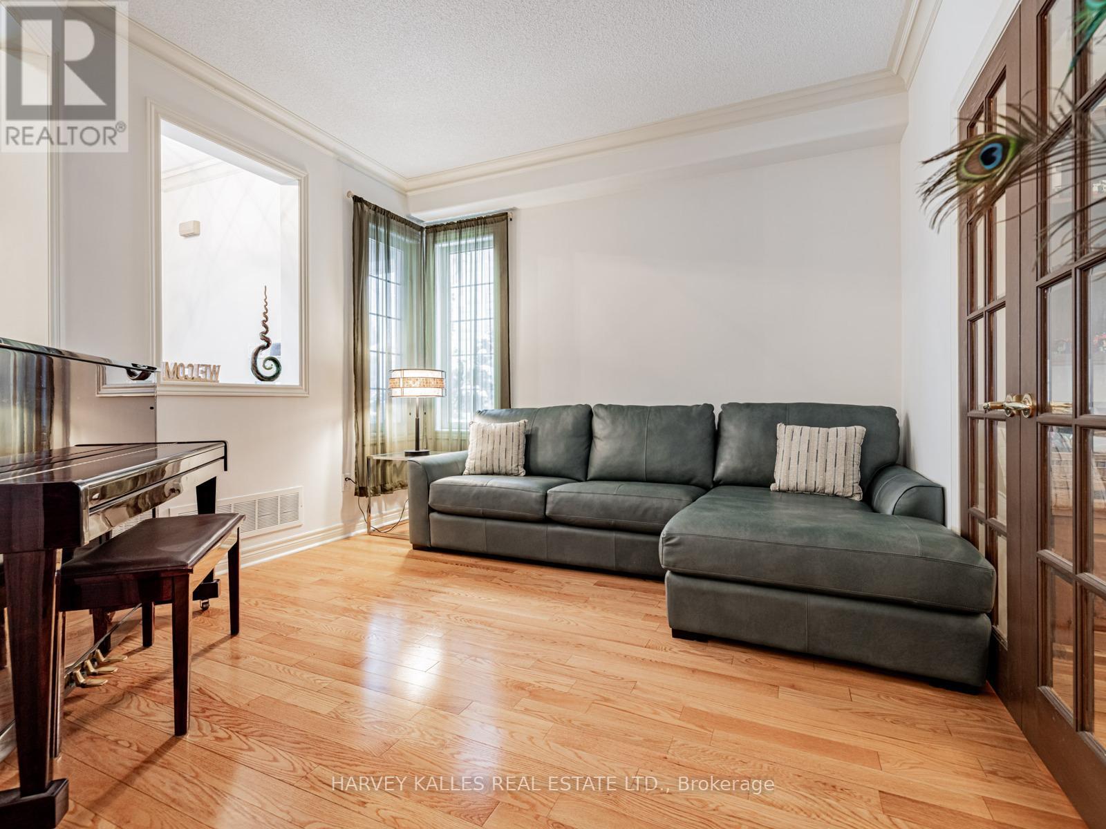 12 Barberry Crescent, Richmond Hill, Ontario  L4E 4S5 - Photo 4 - N12716806