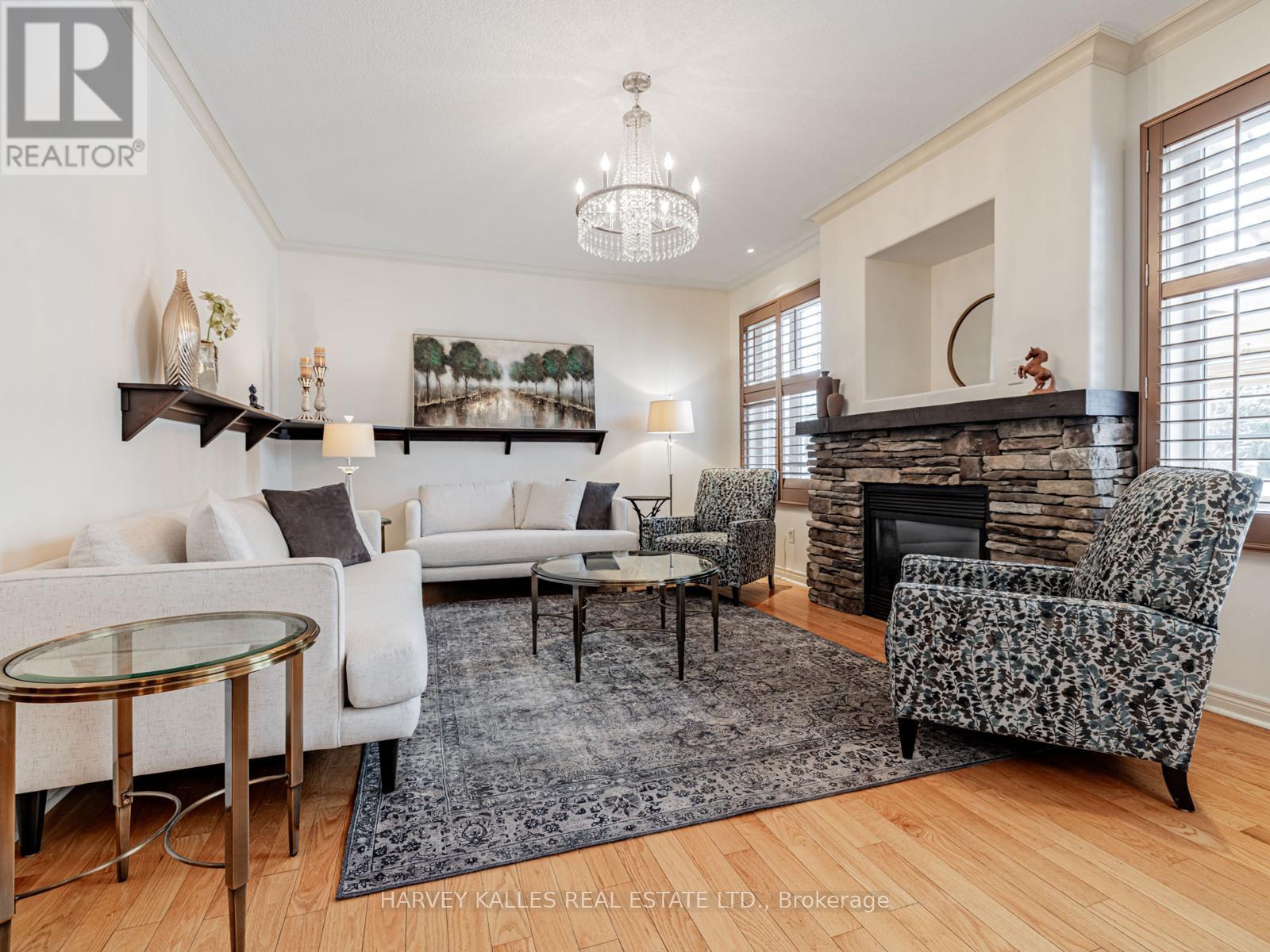 12 Barberry Crescent, Richmond Hill, Ontario  L4E 4S5 - Photo 8 - N12716806