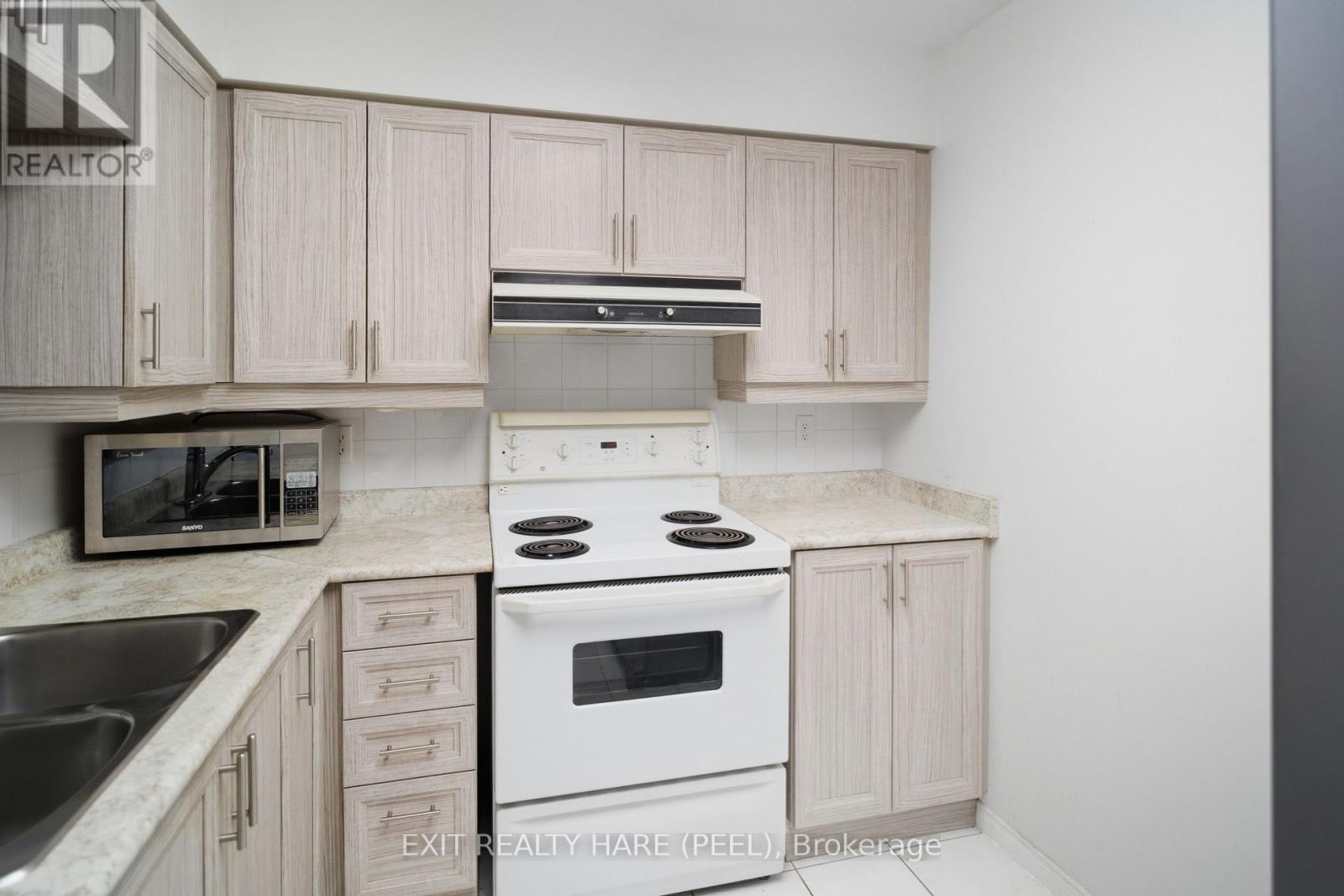 618 - 11 Townsgate Drive, Vaughan, Ontario  L4J 8G4 - Photo 11 - N12716968