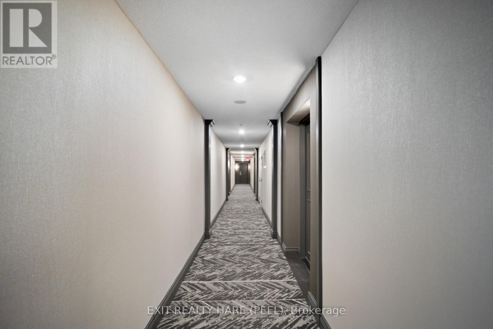 618 - 11 Townsgate Drive, Vaughan, Ontario  L4J 8G4 - Photo 4 - N12716968