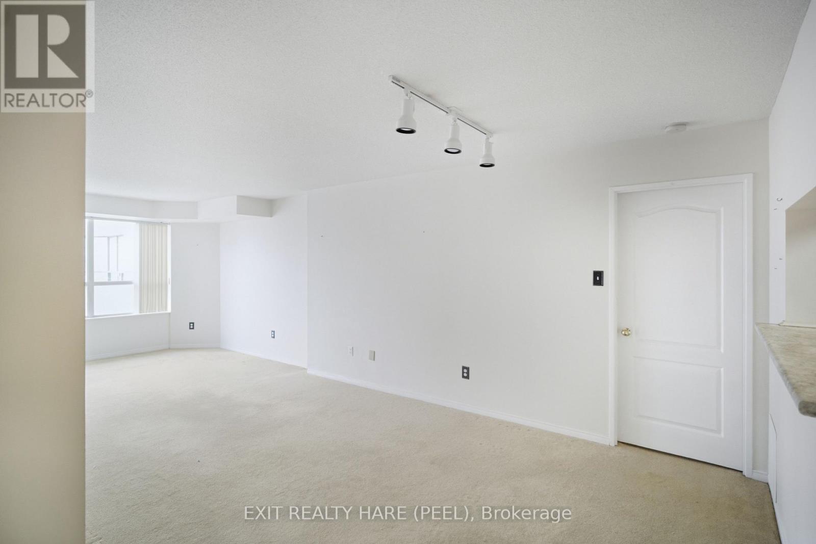 618 - 11 Townsgate Drive, Vaughan, Ontario  L4J 8G4 - Photo 5 - N12716968