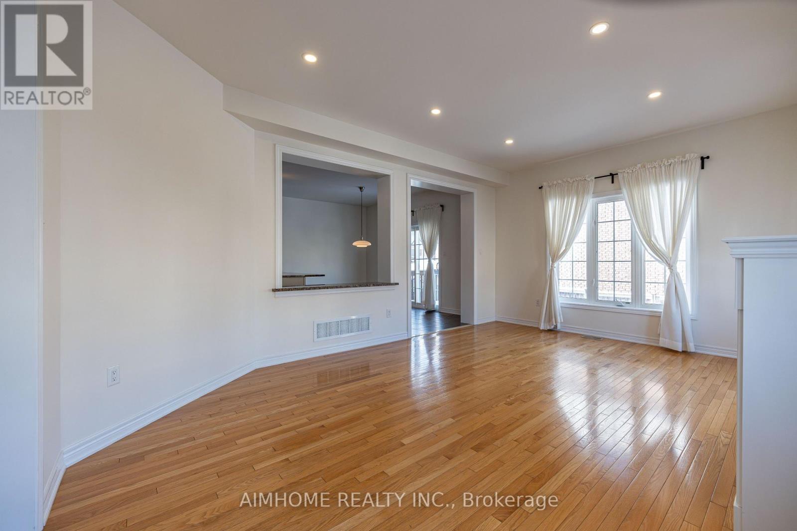 12 Limelight Street, Richmond Hill, Ontario  L4E 0P9 - Photo 11 - N12716984