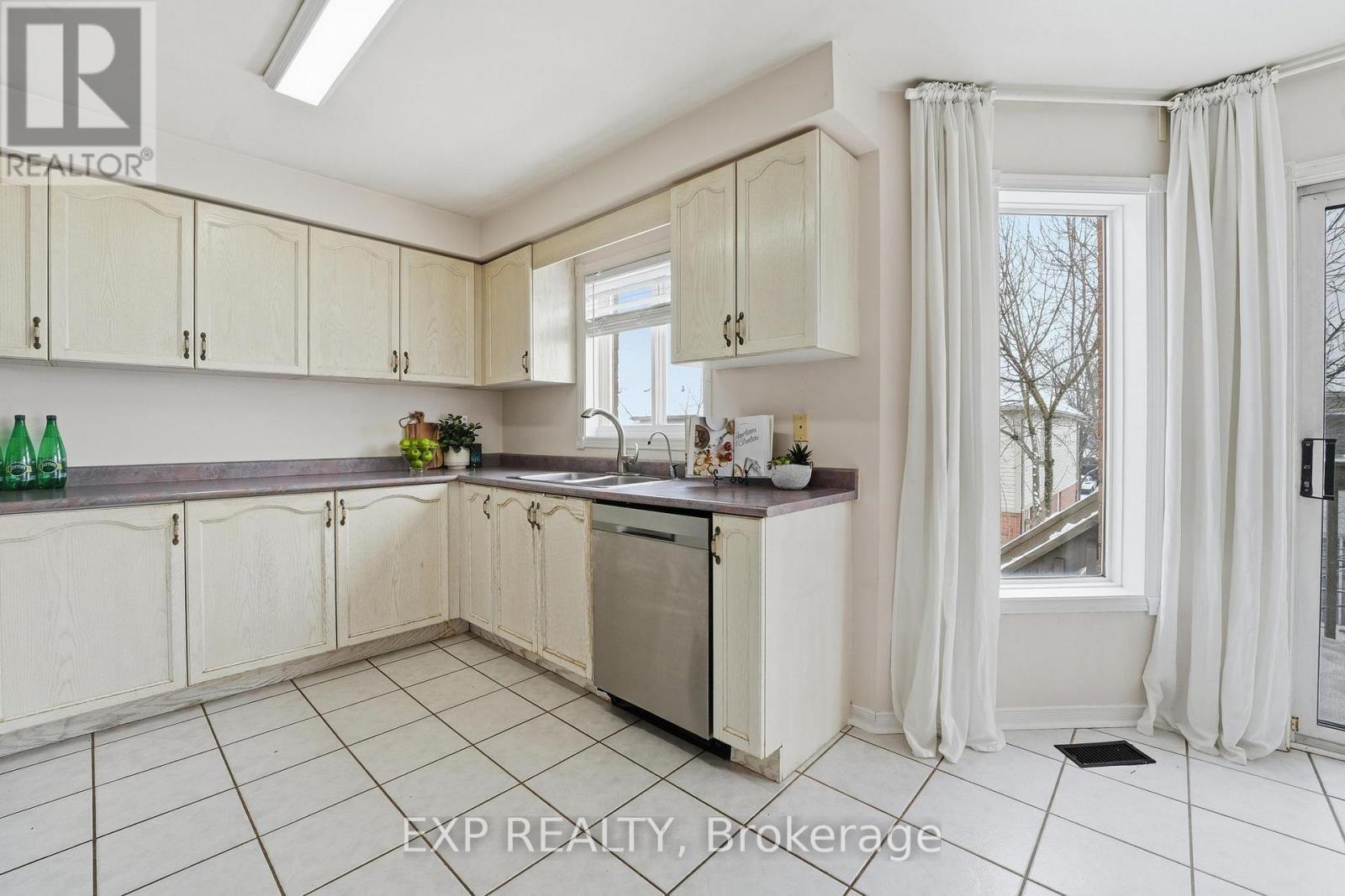 70 Brecken Drive, Georgina, Ontario  L4P 4A7 - Photo 15 - N12716990