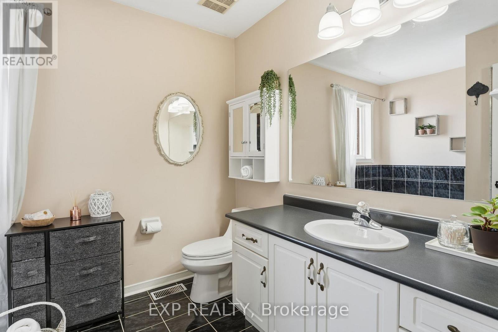 70 Brecken Drive, Georgina, Ontario  L4P 4A7 - Photo 31 - N12716990