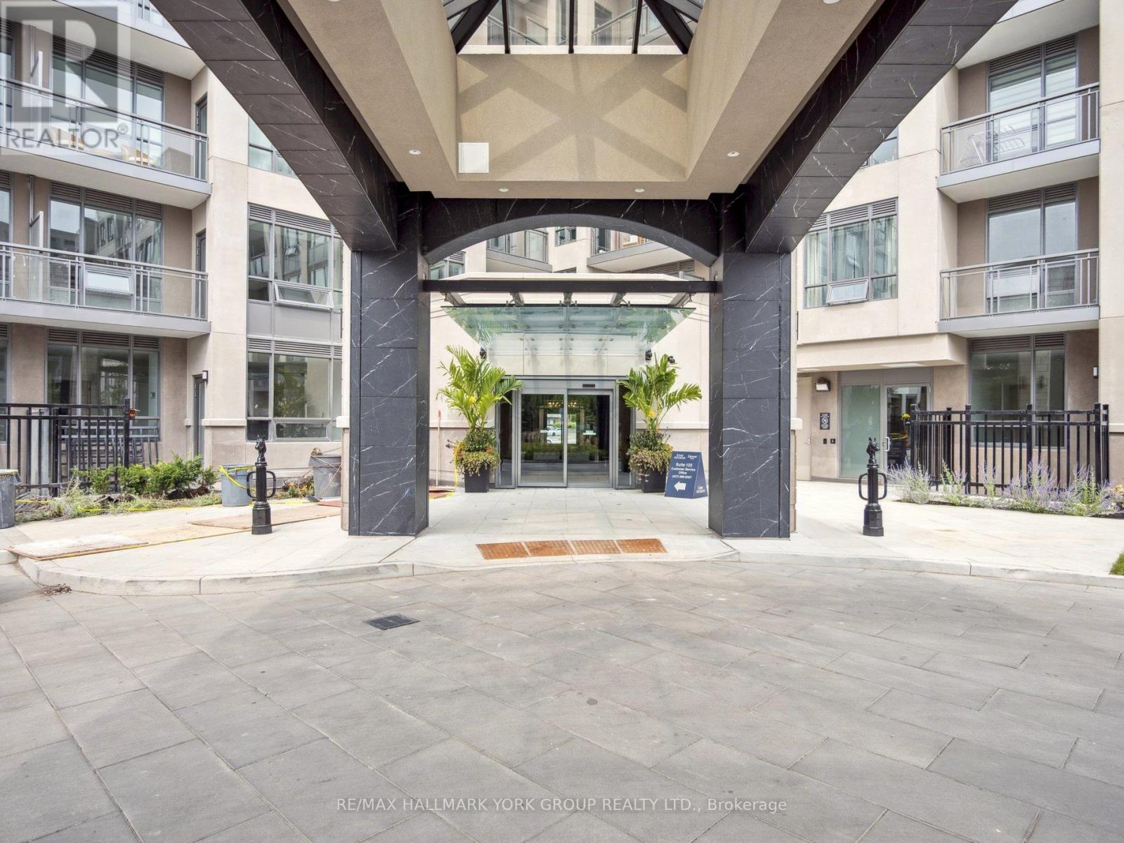 104 - 2075 King Road, King, Ontario  L7B 0R6 - Photo 4 - N12716994