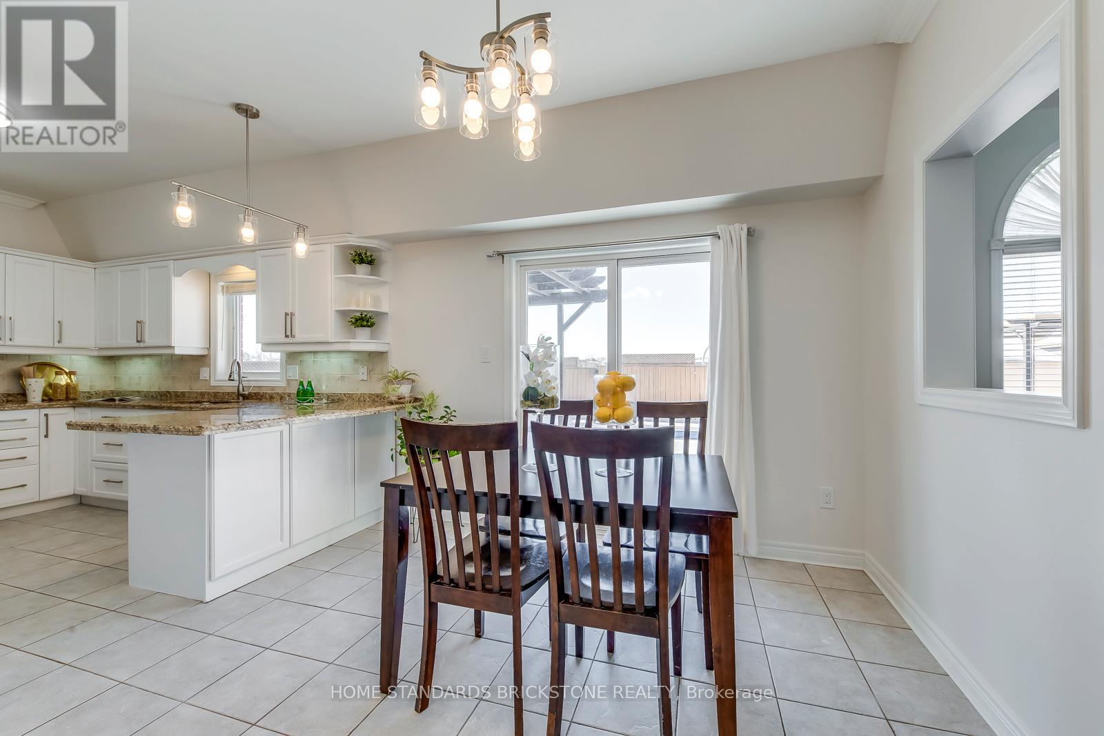 2120 Dalecroft Crescent, Burlington, Ontario  L7M 4B3 - Photo 19 - W12716742