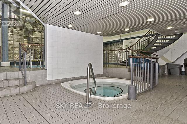 405 - 25 Fairview Road W, Mississauga, Ontario  L5B 3Y8 - Photo 10 - W12716754