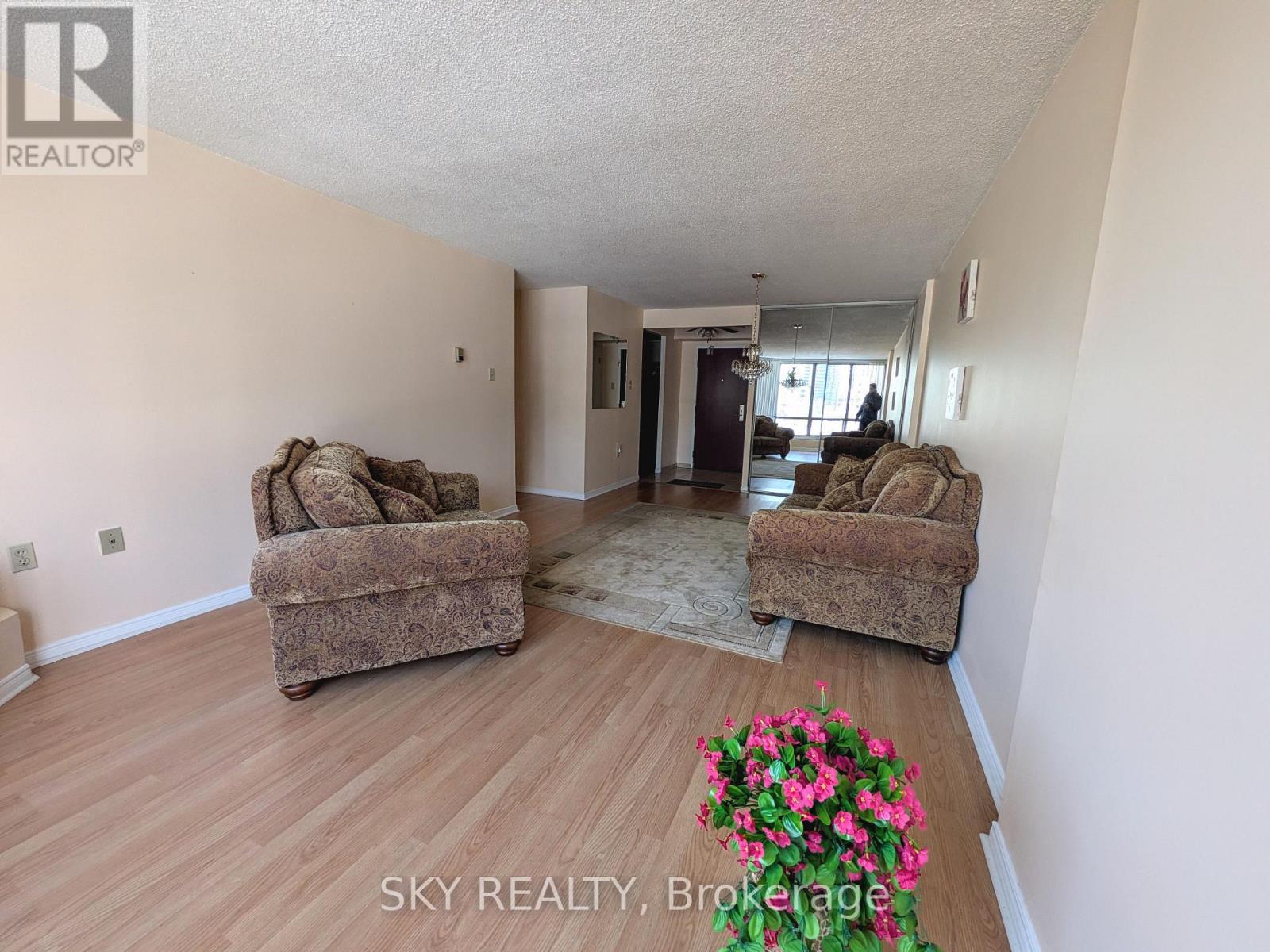 405 - 25 Fairview Road W, Mississauga, Ontario  L5B 3Y8 - Photo 3 - W12716754