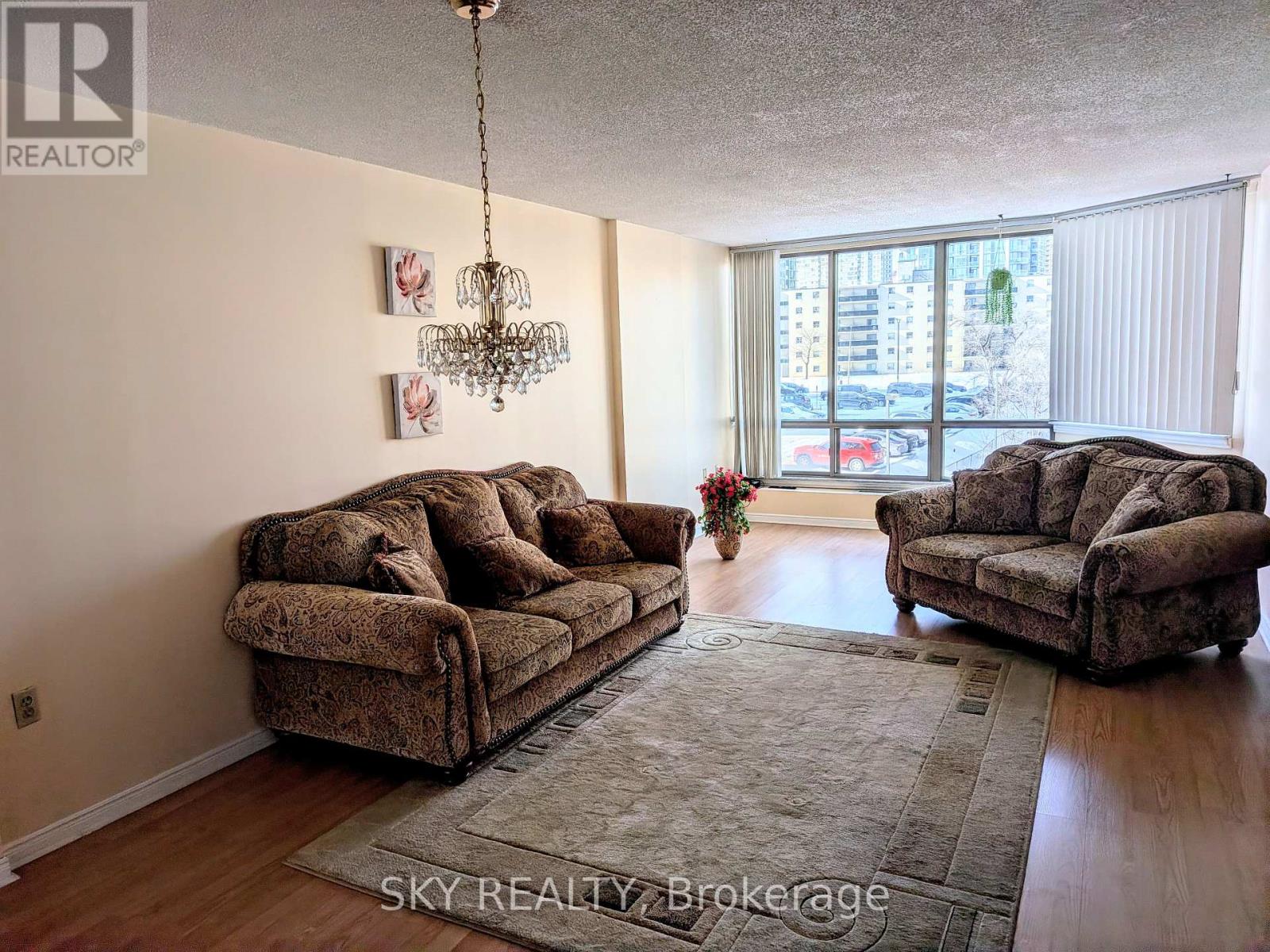 405 - 25 Fairview Road W, Mississauga, Ontario  L5B 3Y8 - Photo 4 - W12716754