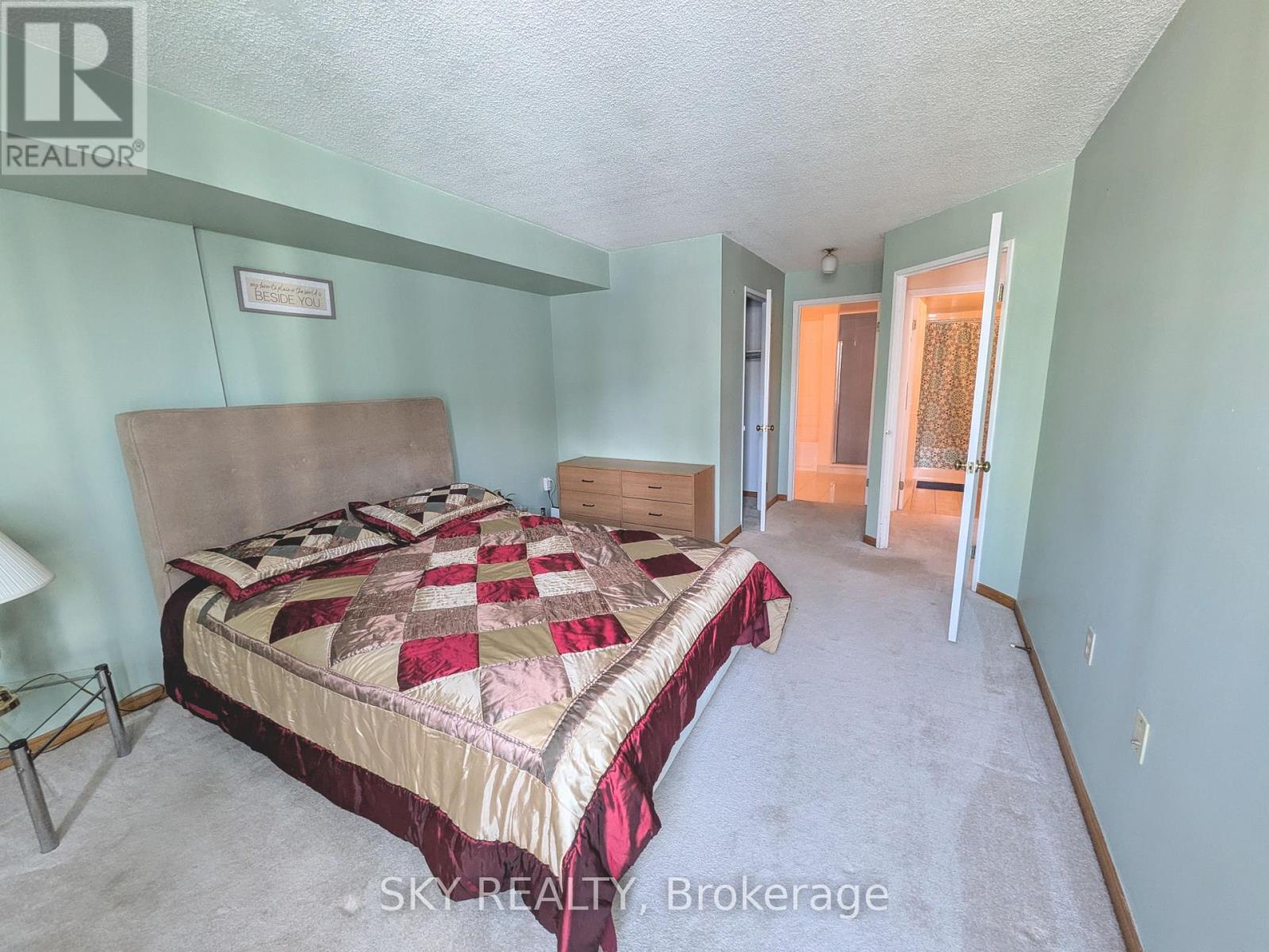 405 - 25 Fairview Road W, Mississauga, Ontario  L5B 3Y8 - Photo 5 - W12716754