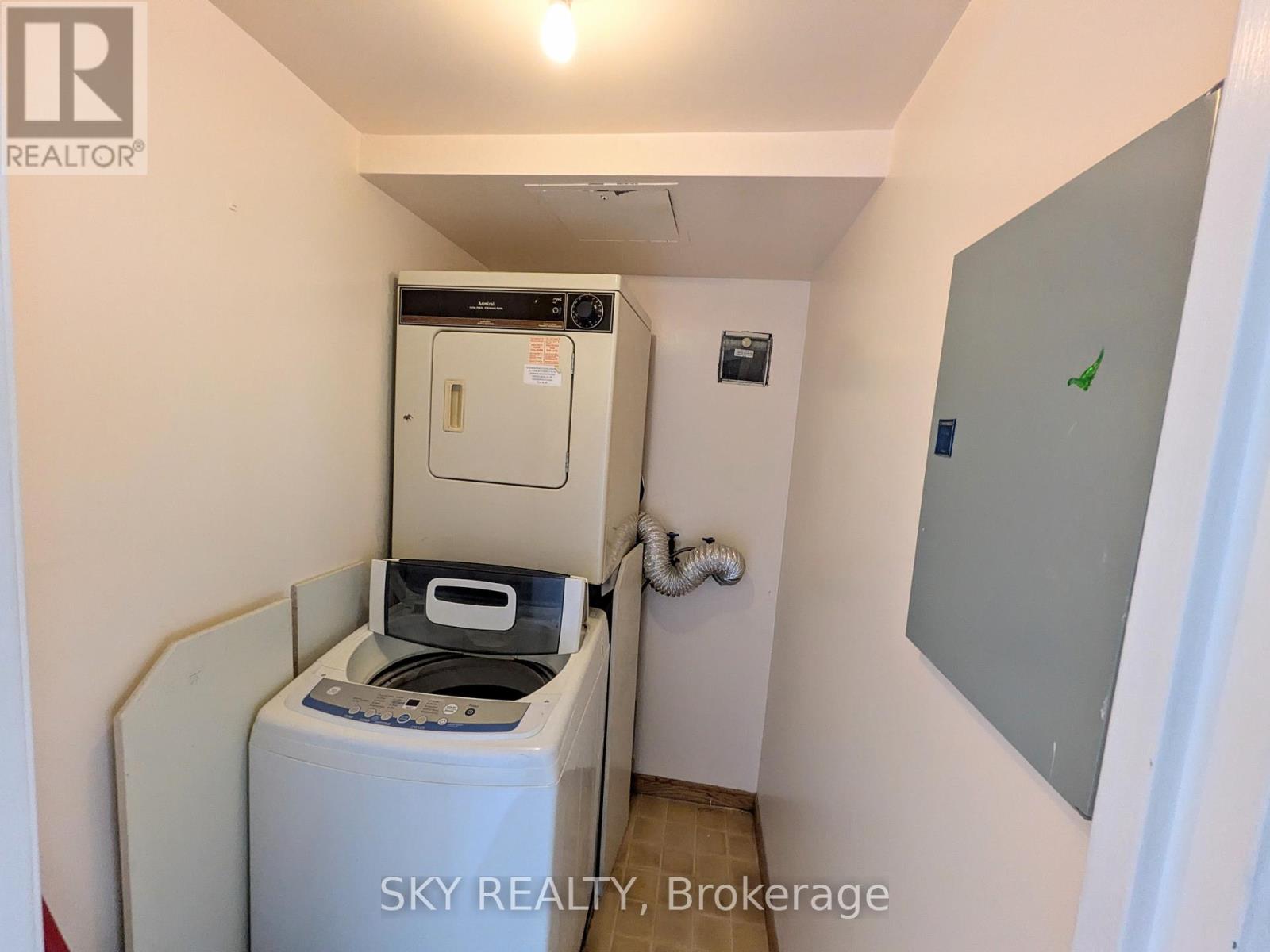 405 - 25 Fairview Road W, Mississauga, Ontario  L5B 3Y8 - Photo 9 - W12716754