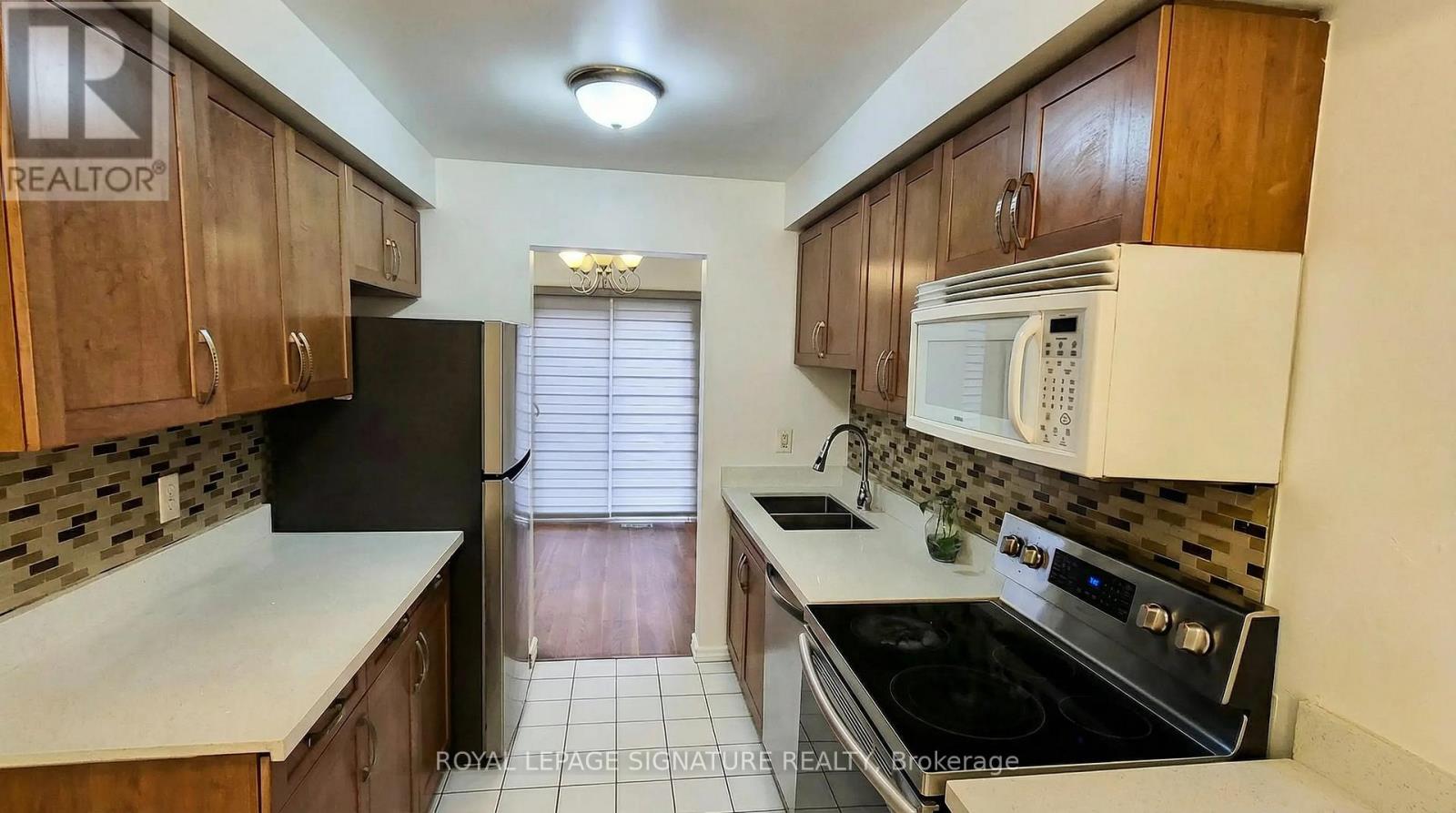 15 - 1039 Cedarglen Gate, Mississauga, Ontario  L5C 3A7 - Photo 10 - W12716778