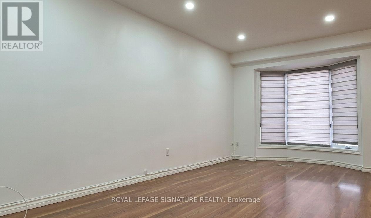 15 - 1039 Cedarglen Gate, Mississauga, Ontario  L5C 3A7 - Photo 5 - W12716778