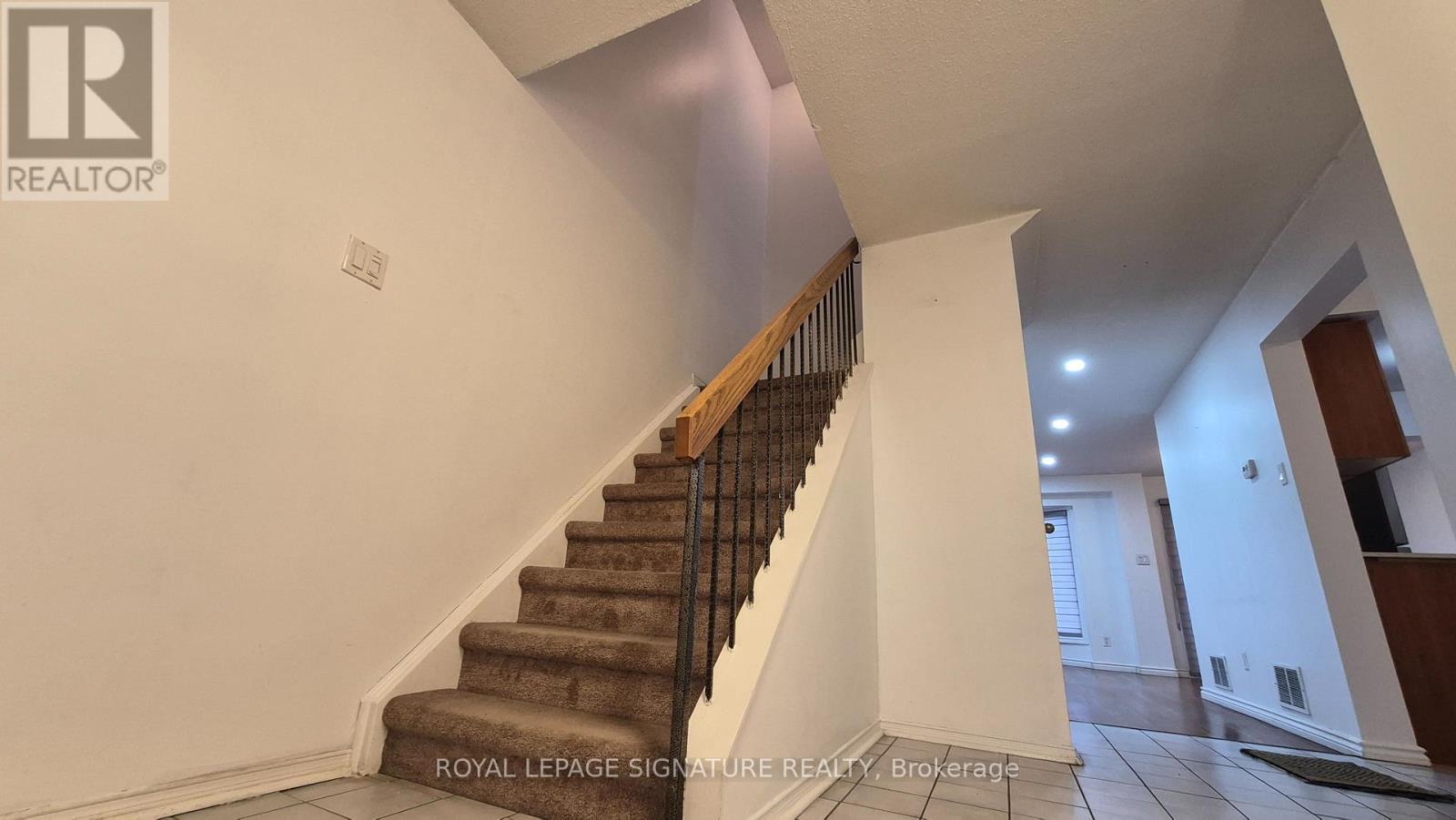 15 - 1039 Cedarglen Gate, Mississauga, Ontario  L5C 3A7 - Photo 9 - W12716778